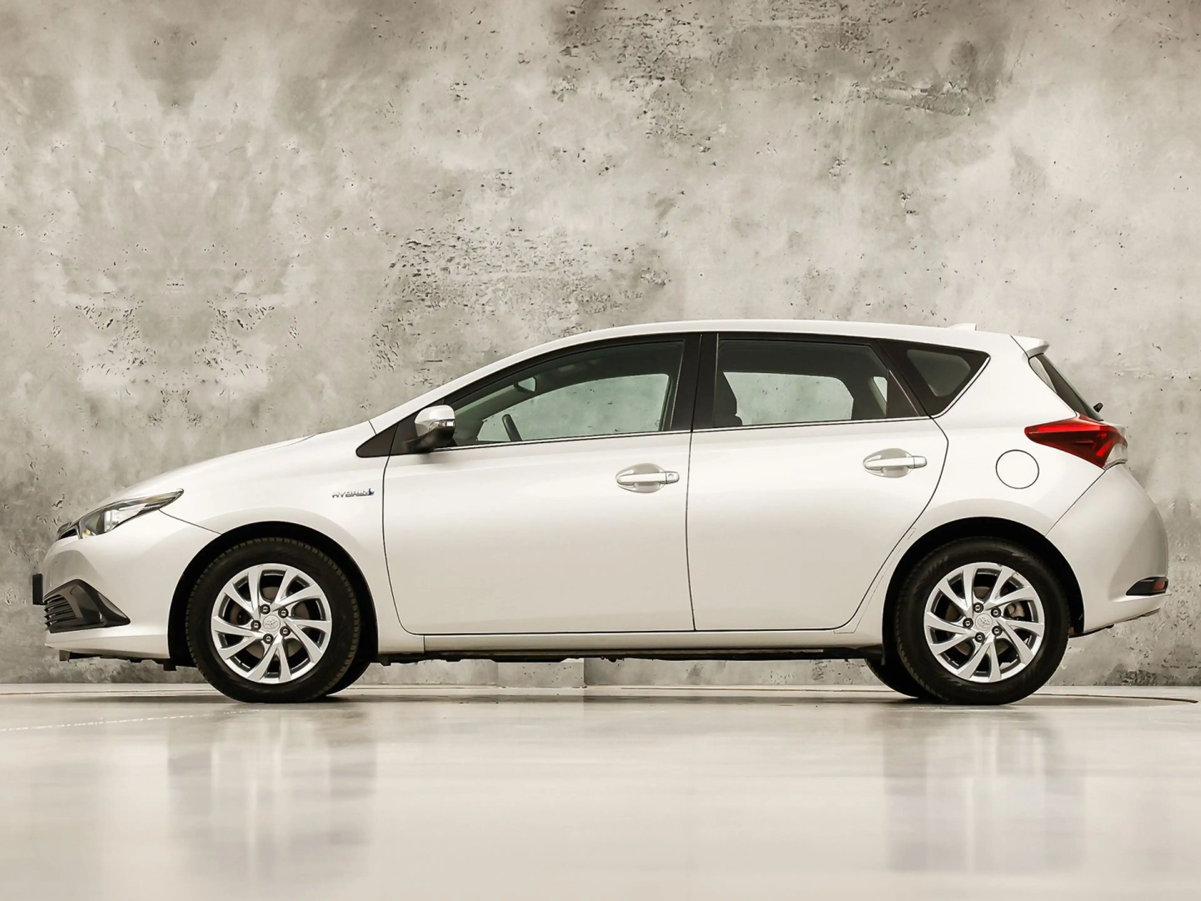 Toyota Auris 1.8 Hybrid Sport Automaat (NAVIGATIE, CAMERA, CRUI — photo 2
