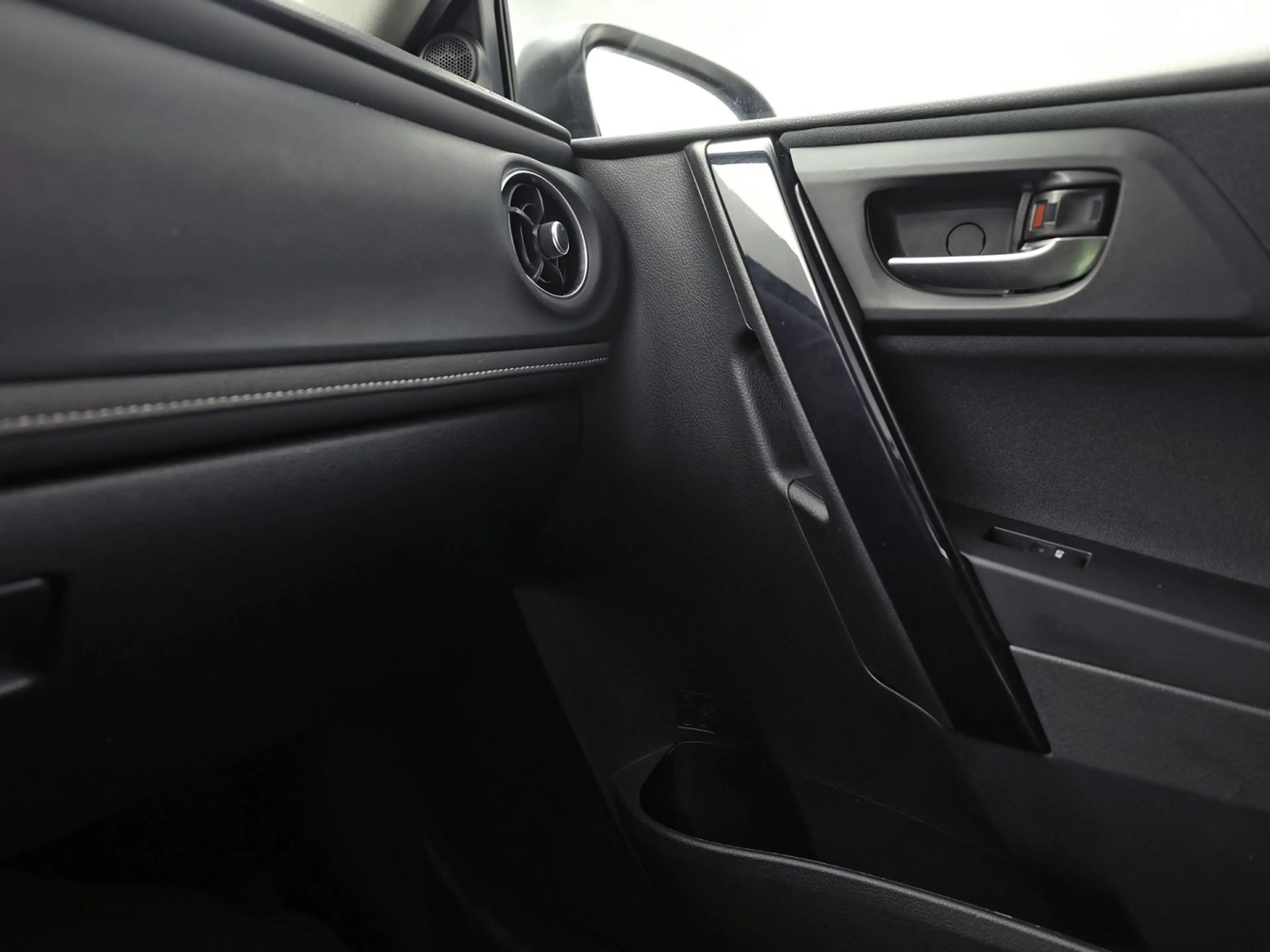 Toyota Auris 1.8 Hybrid Sport Automaat (NAVIGATIE, CAMERA, CRUI — photo 25