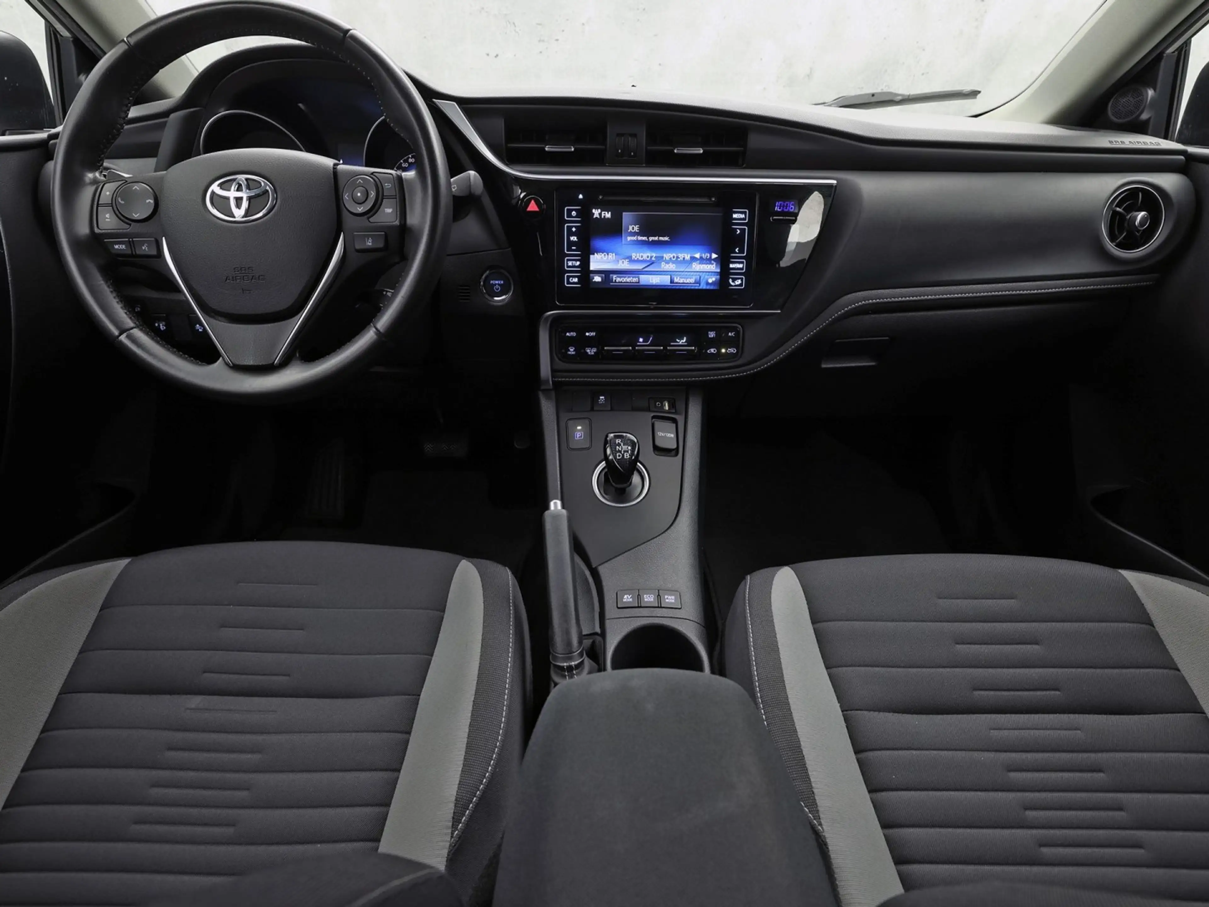 Toyota Auris 1.8 Hybrid Sport Automaat (NAVIGATIE, CAMERA, CRUI — photo 6