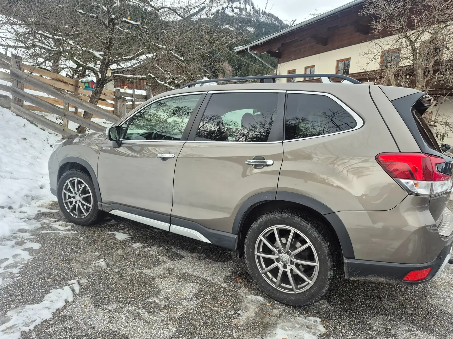 Subaru Forester Forester 2,0i e-Boxer Premium AWD Aut. Premium Braun - 2