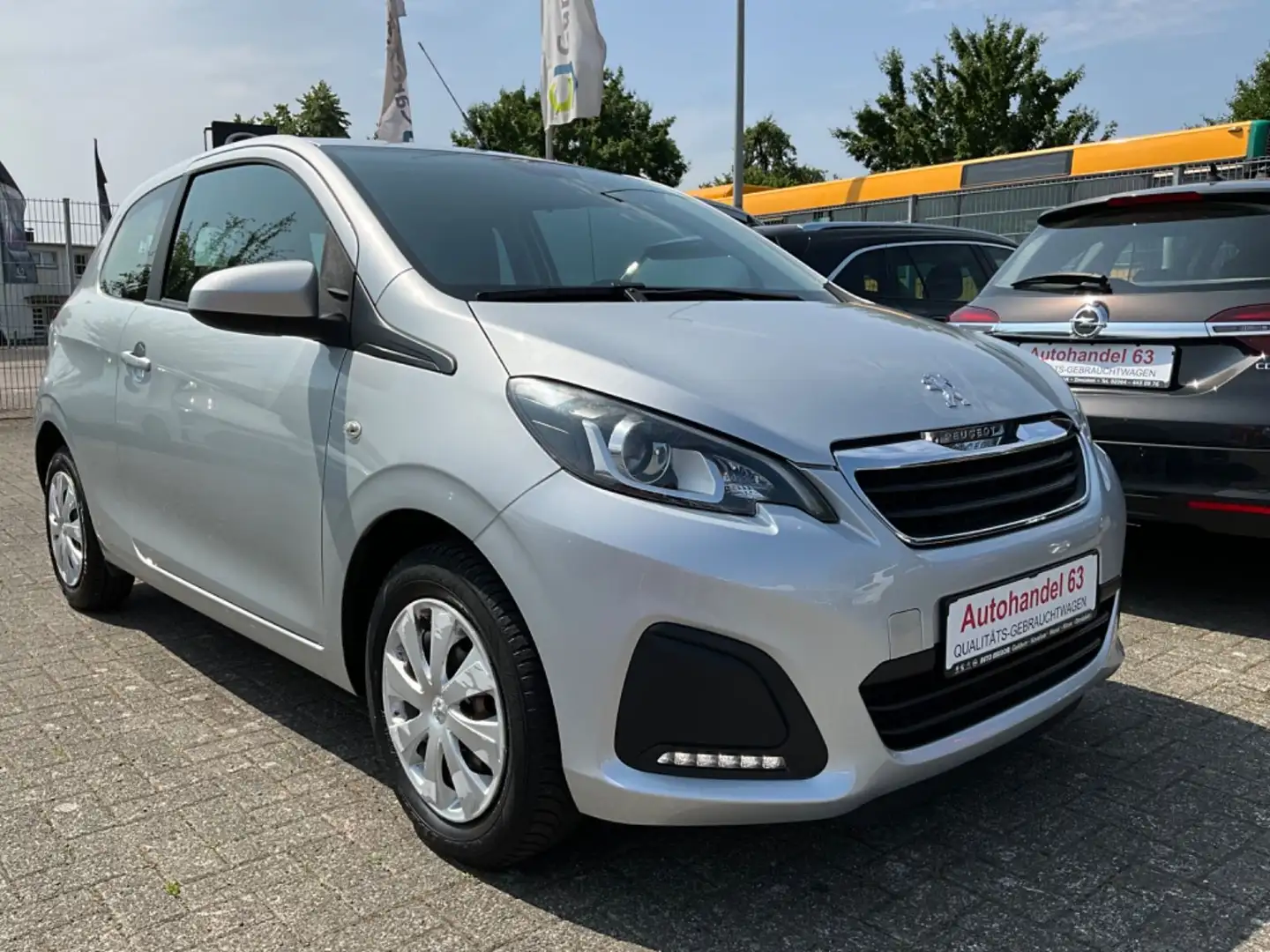 Peugeot 108 Active*88TKM*Klima*Servo*Zentral*Funk*Radio* Gris - 2