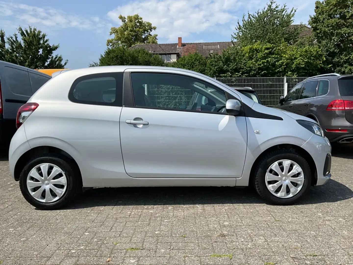 Peugeot 108 Active*88TKM*Klima*Servo*Zentral*Funk*Radio* Gris - 1