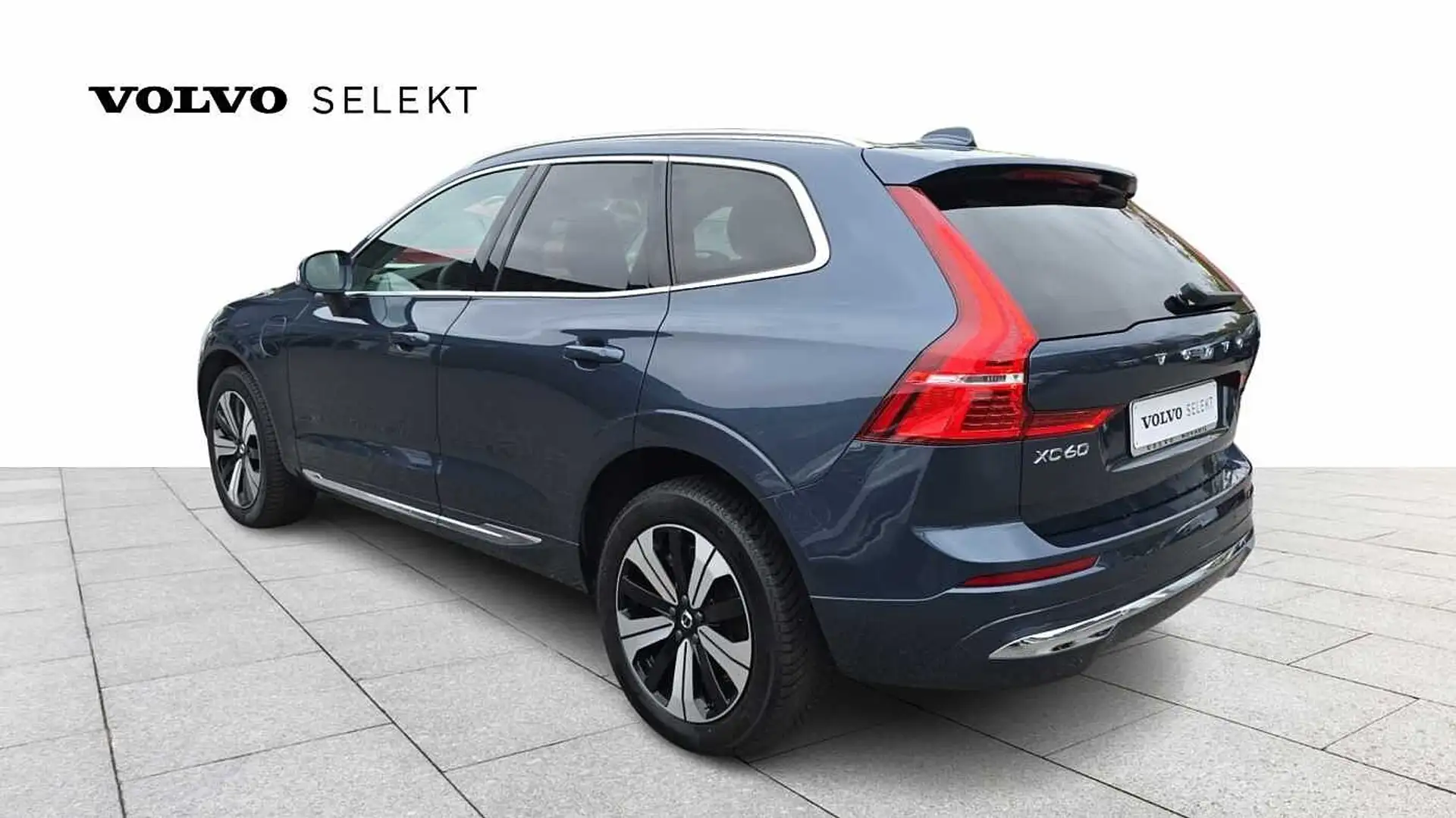 Volvo XC60 Core, T6 AWD Plug-in hybrid, Elektrisch/benzine, B Blauw - 2