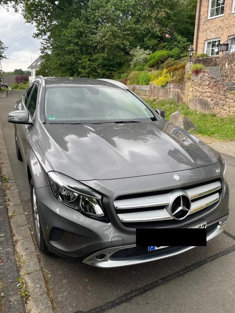 Mercedes-Benz GLA 250 4Matic 7G-DCT Grau - 1