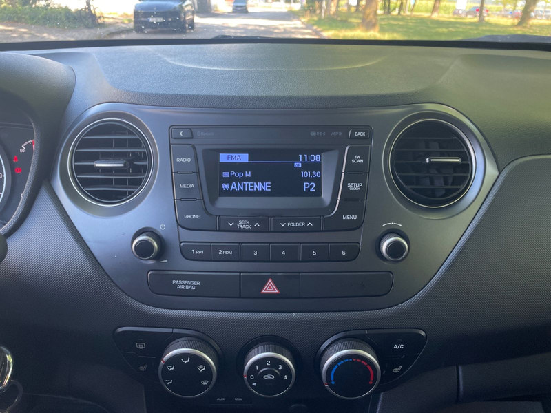 Hyundai i10 1.2 Passion Automatik*Klima*SHZ*PDC*USB* — photo 13