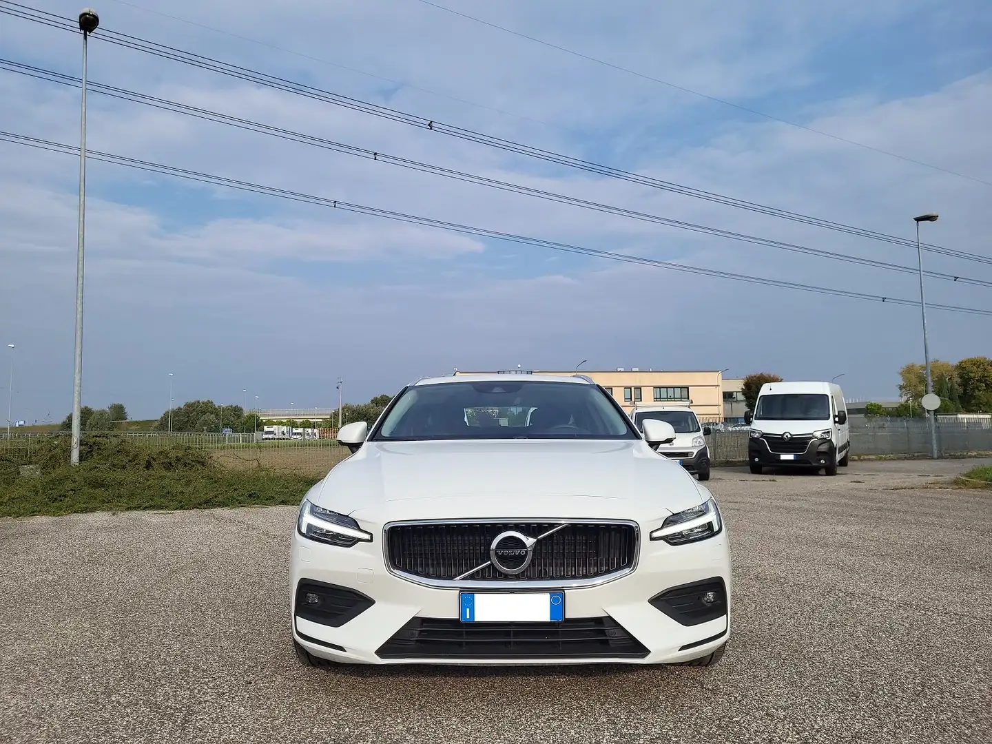 Volvo V60 d 197cv mhev geartronic b4 Momentum Business pro Bianco - 2