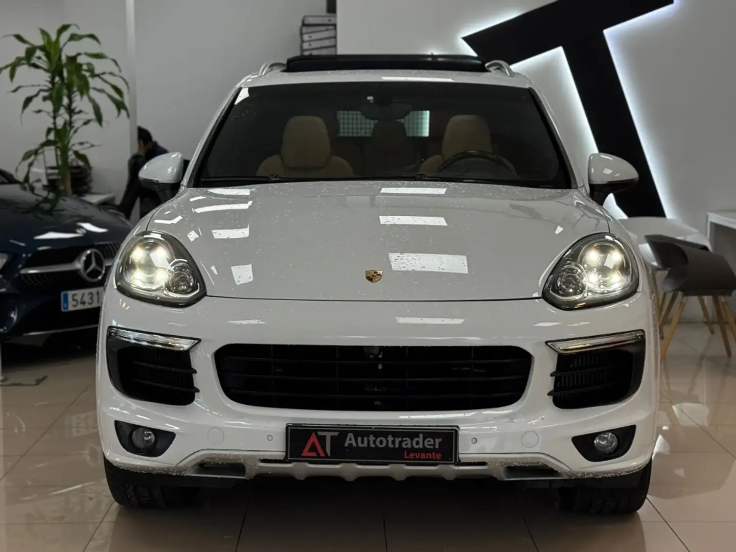 Porsche Cayenne Diesel Aut. Blanc - 2