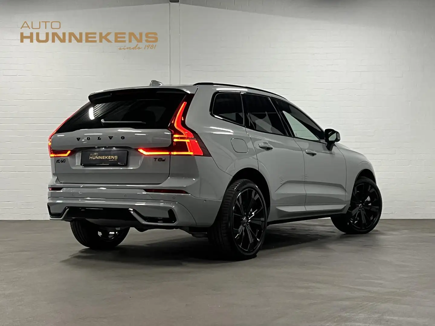Volvo XC60 2.0 T8 Plug-in hybrid Ultra Black Edition *455Pk* Gris - 2