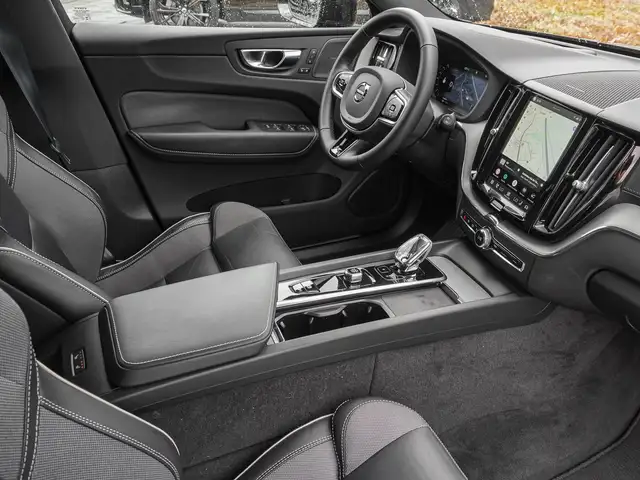 Volvo XC60 view 9