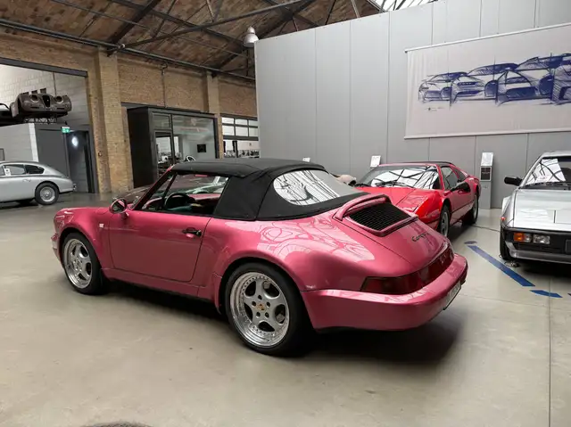 Porsche 911 view 3