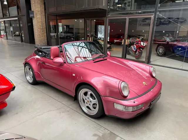 Porsche 911 view 13