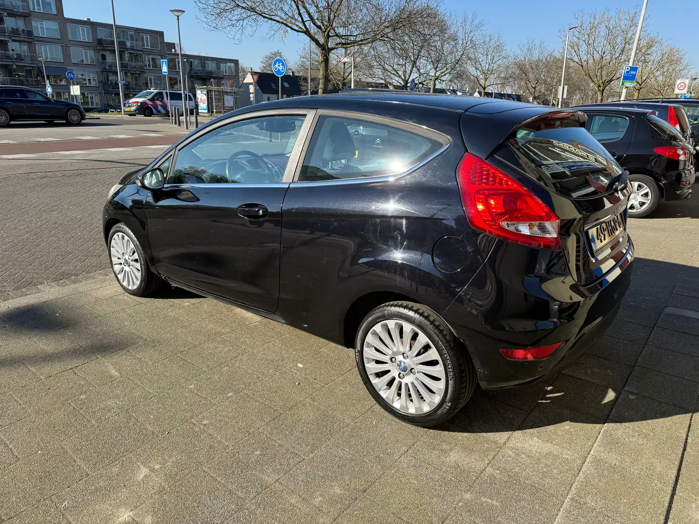 Ford Fiesta 1.25 Titanium Zwart - 1