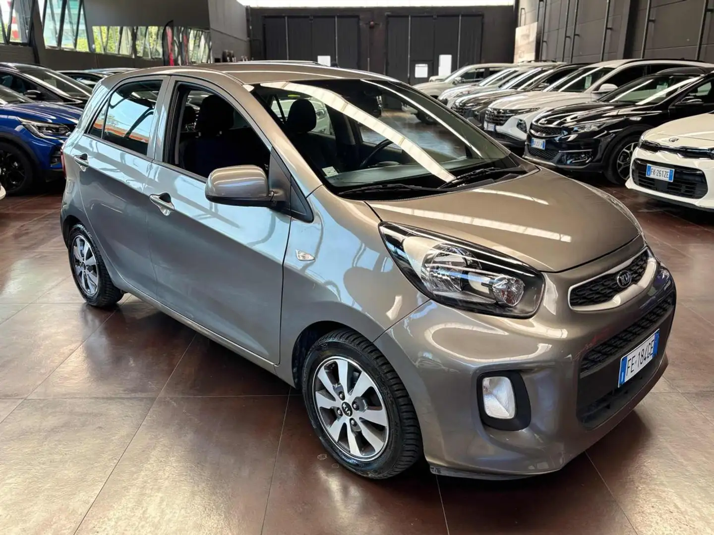 Kia Picanto 1.0 12V 5 porte Glam Collection Grijs - 1