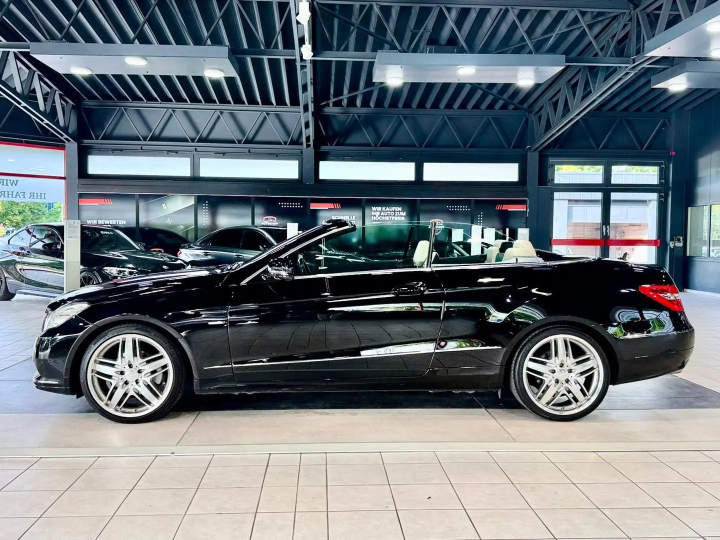 Mercedes-Benz E 200 CGI BlueEfficiency Noir - 2