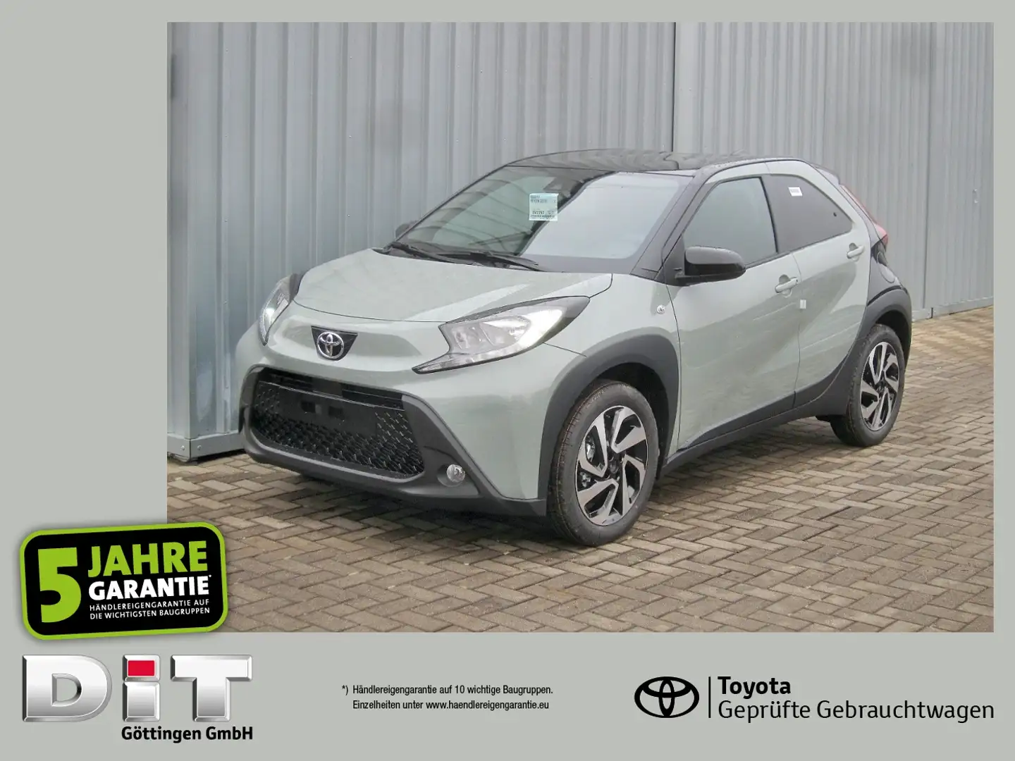 Toyota Aygo 1.0 Teamplayer +FLA SpurH KAM ACC Zwart - 1