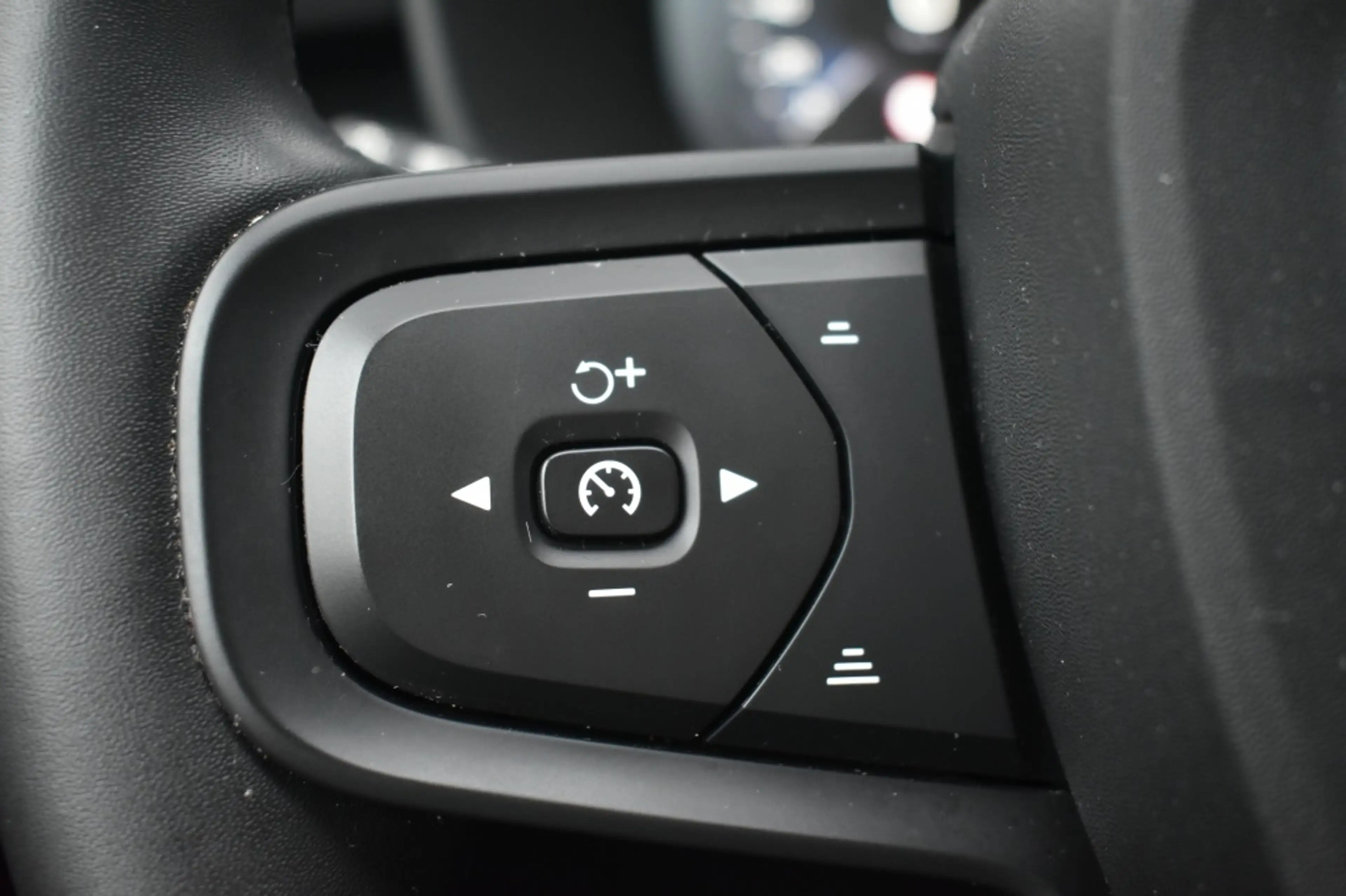 Volvo XC40 T2 129pk Aut. Momentum Core | Camera | Trekhaak | — photo 17