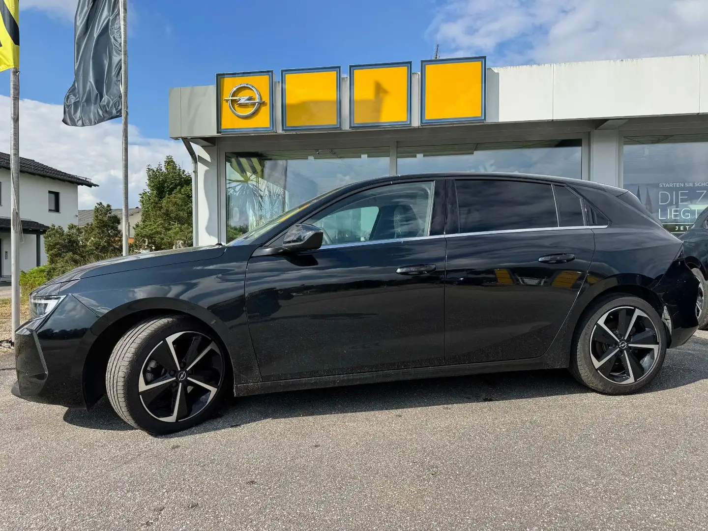 Opel Astra L Lim. 5-trg. Elegance Schwarz - 1