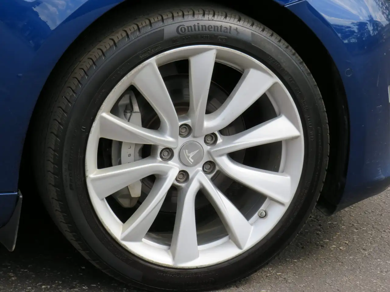 Tesla Model 3 photo Tesla Model 3