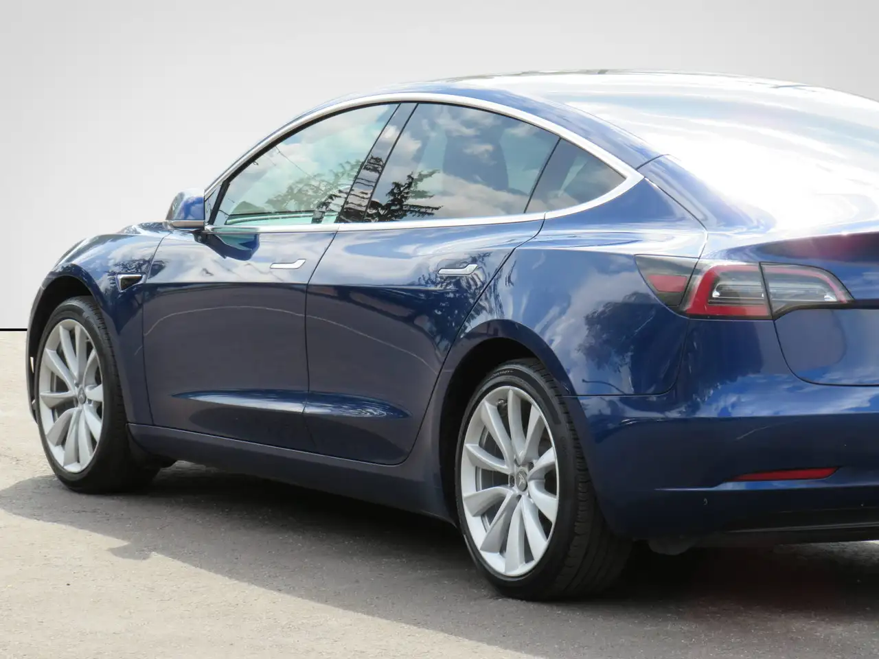 Tesla Model 3 photo Tesla Model 3
