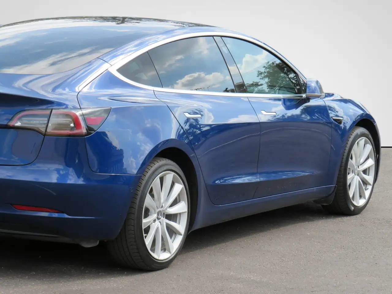 Tesla Model 3 photo Tesla Model 3