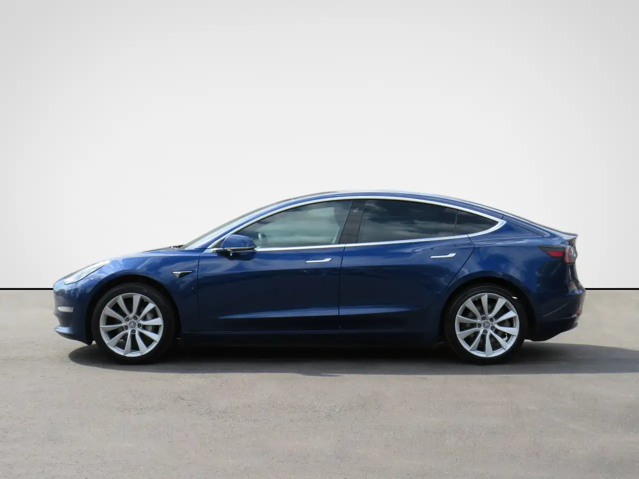 Tesla Model 3 photo Tesla Model 3
