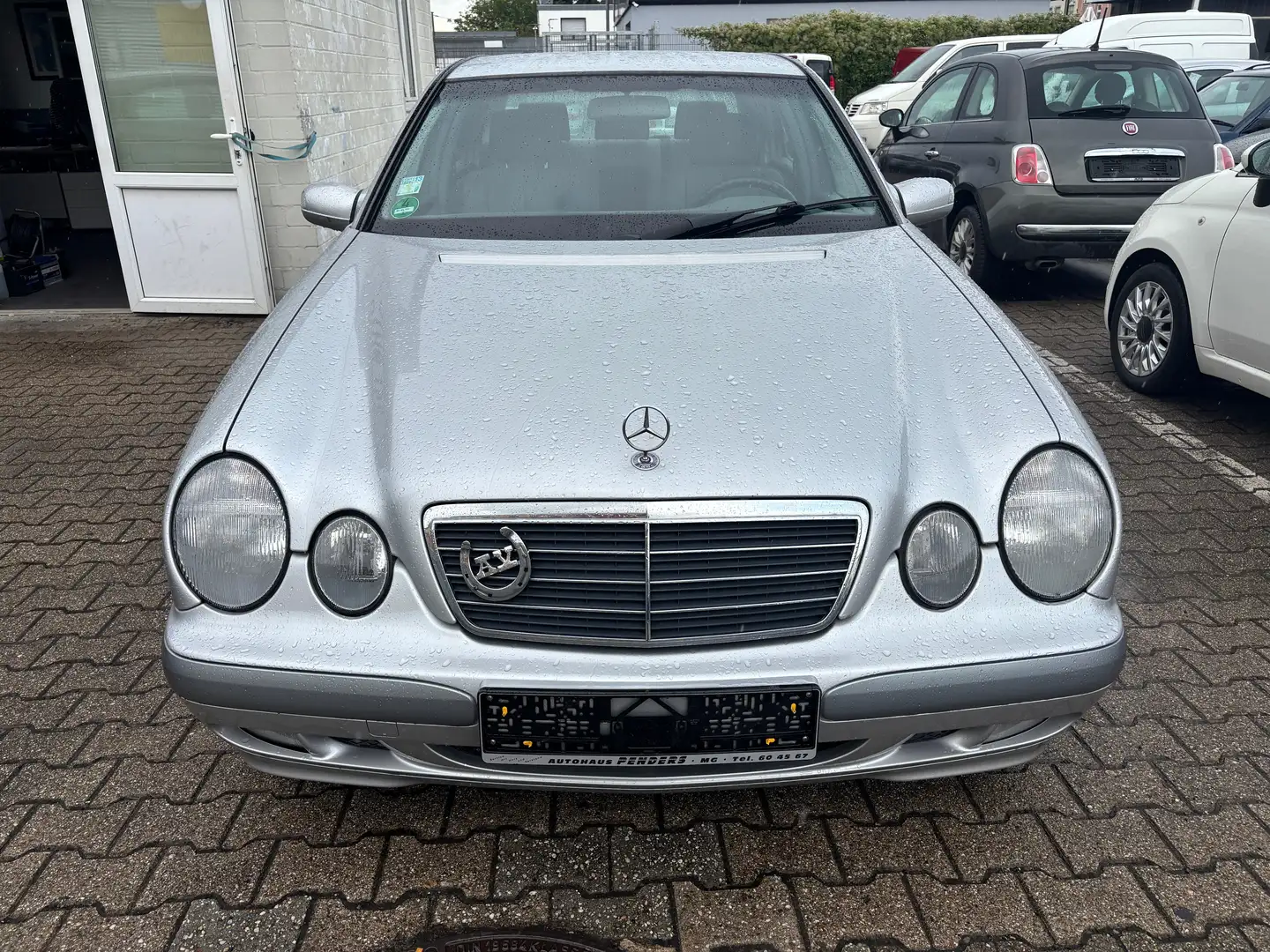 Mercedes-Benz E 240 Classic.Automatik Klima. Argent - 2