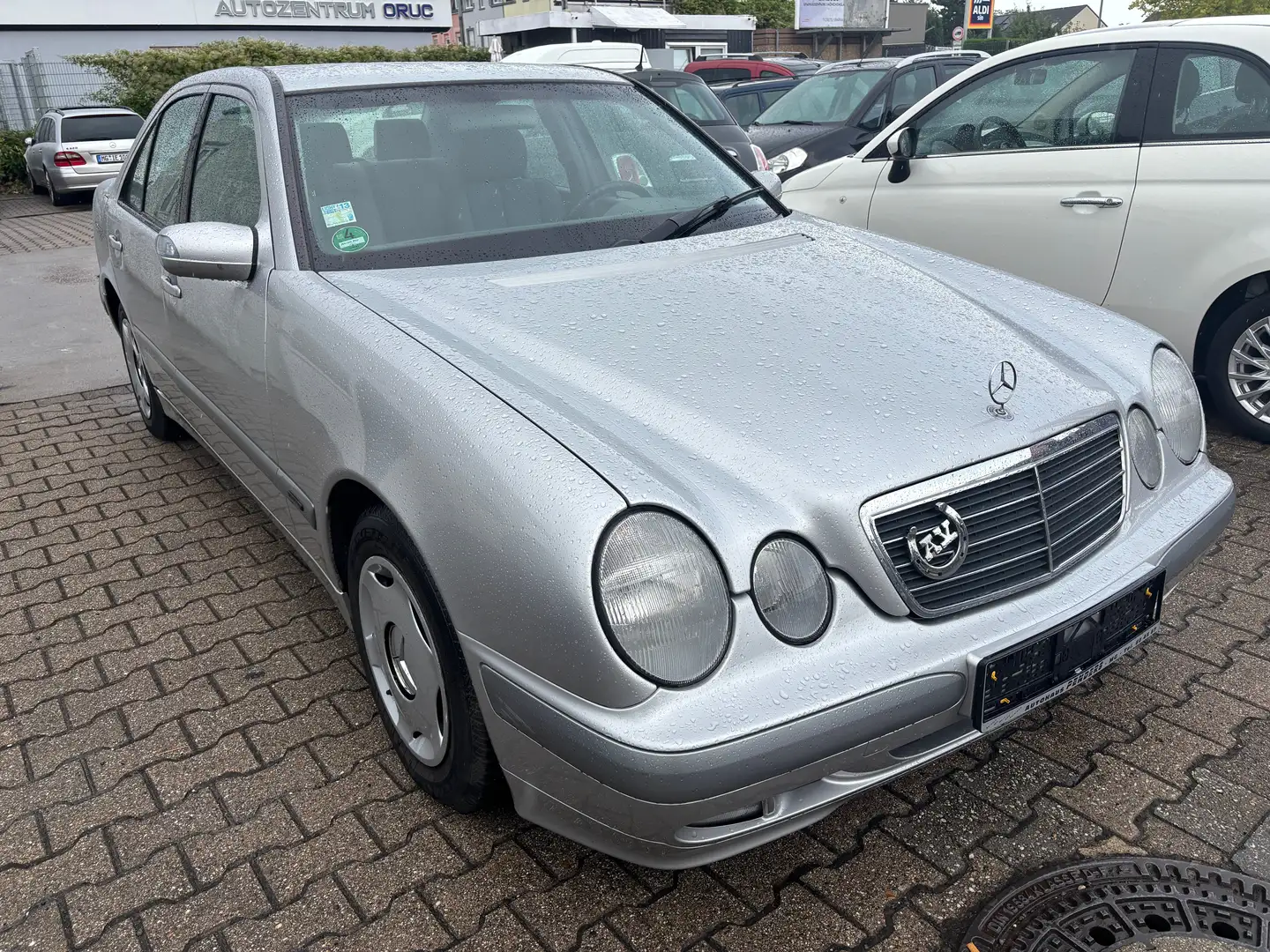 Mercedes-Benz E 240 Classic.Automatik Klima. Argent - 1