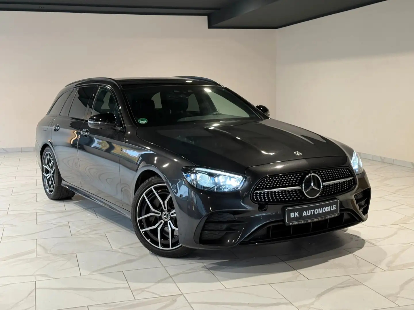Mercedes-Benz E 200 T AMG|Night-Paket|Burmester|Pano|Head-Up Grau - 1