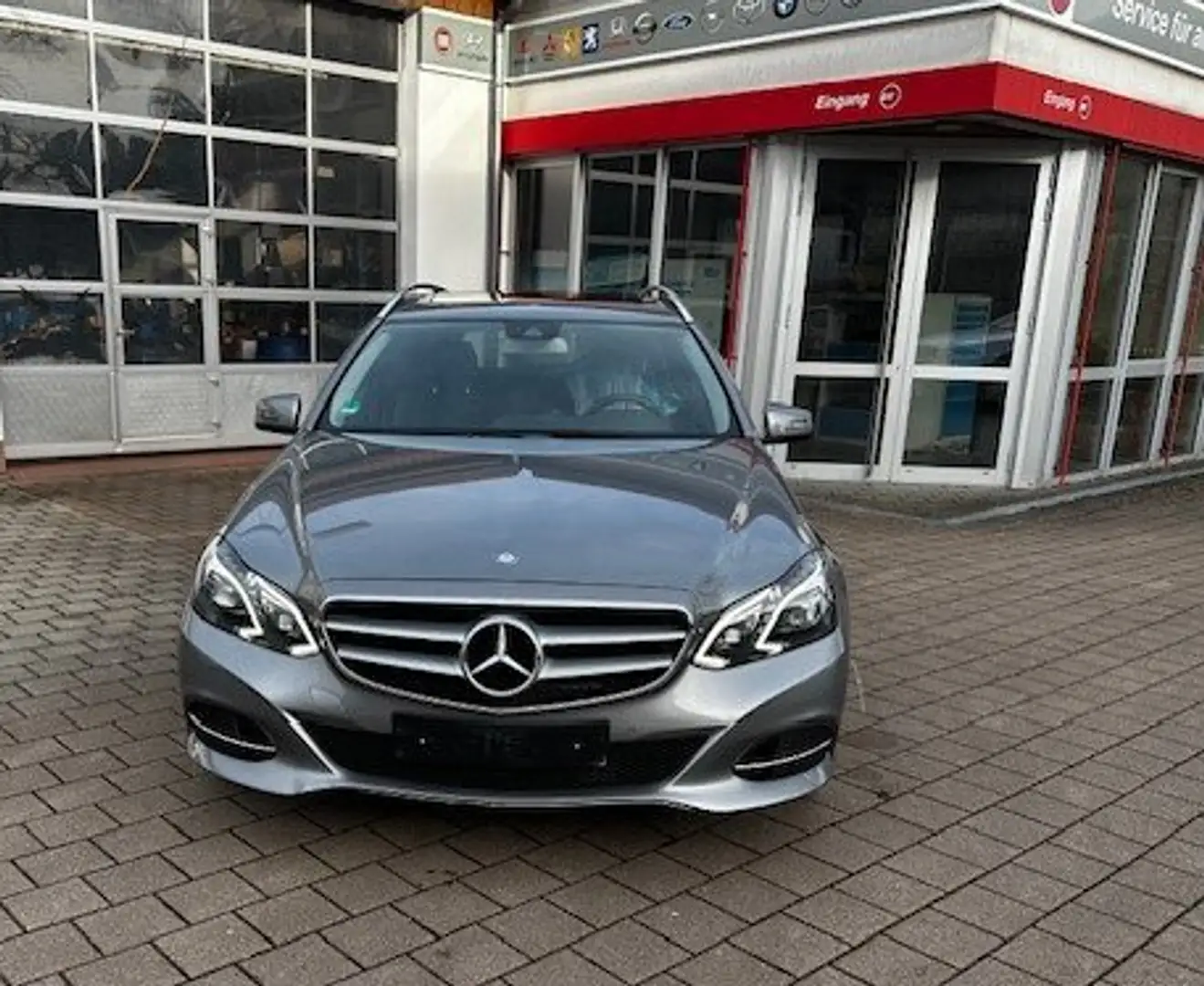 Mercedes-Benz E 220 E 220 T CDI 7G-TRONIC Elegance Grau - 2
