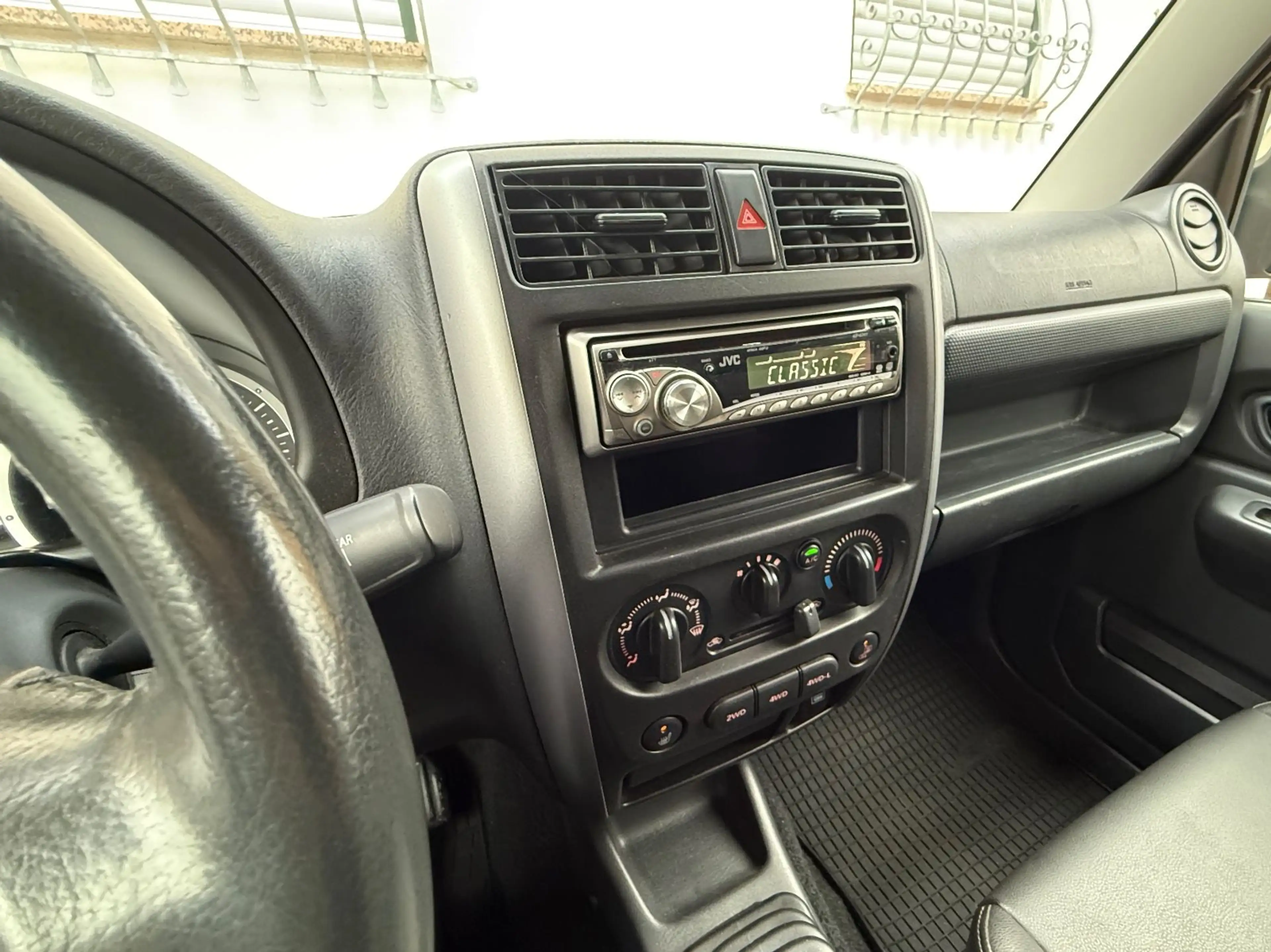 Suzuki Jimny 4x4 STYLE  Sitzheizung AHK ALU 1.HAND ´ — photo 14