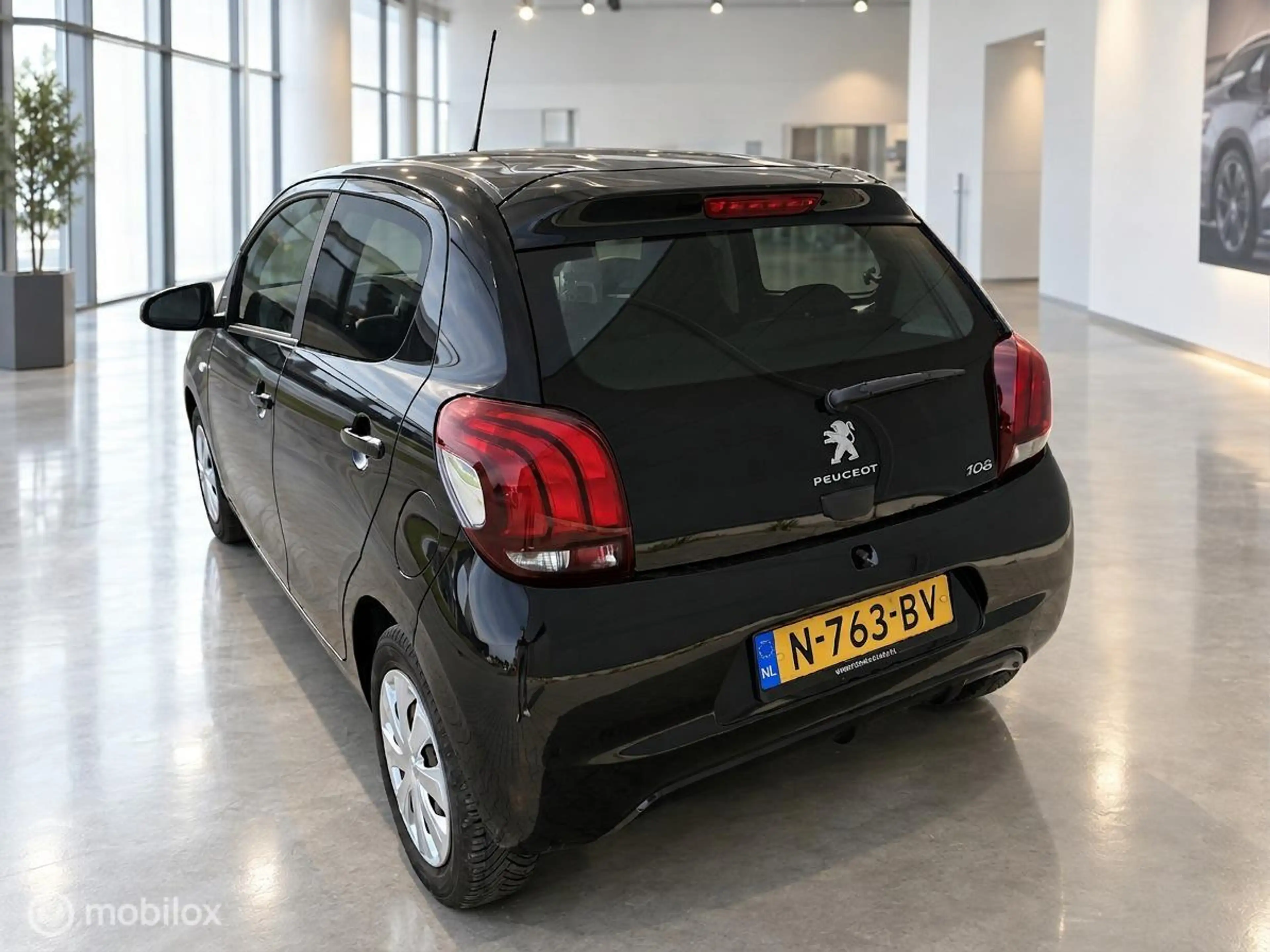 Peugeot 108 1.0 e-VTi Active | 5-deurs | 09/2021| Zwart | Airc — photo 6