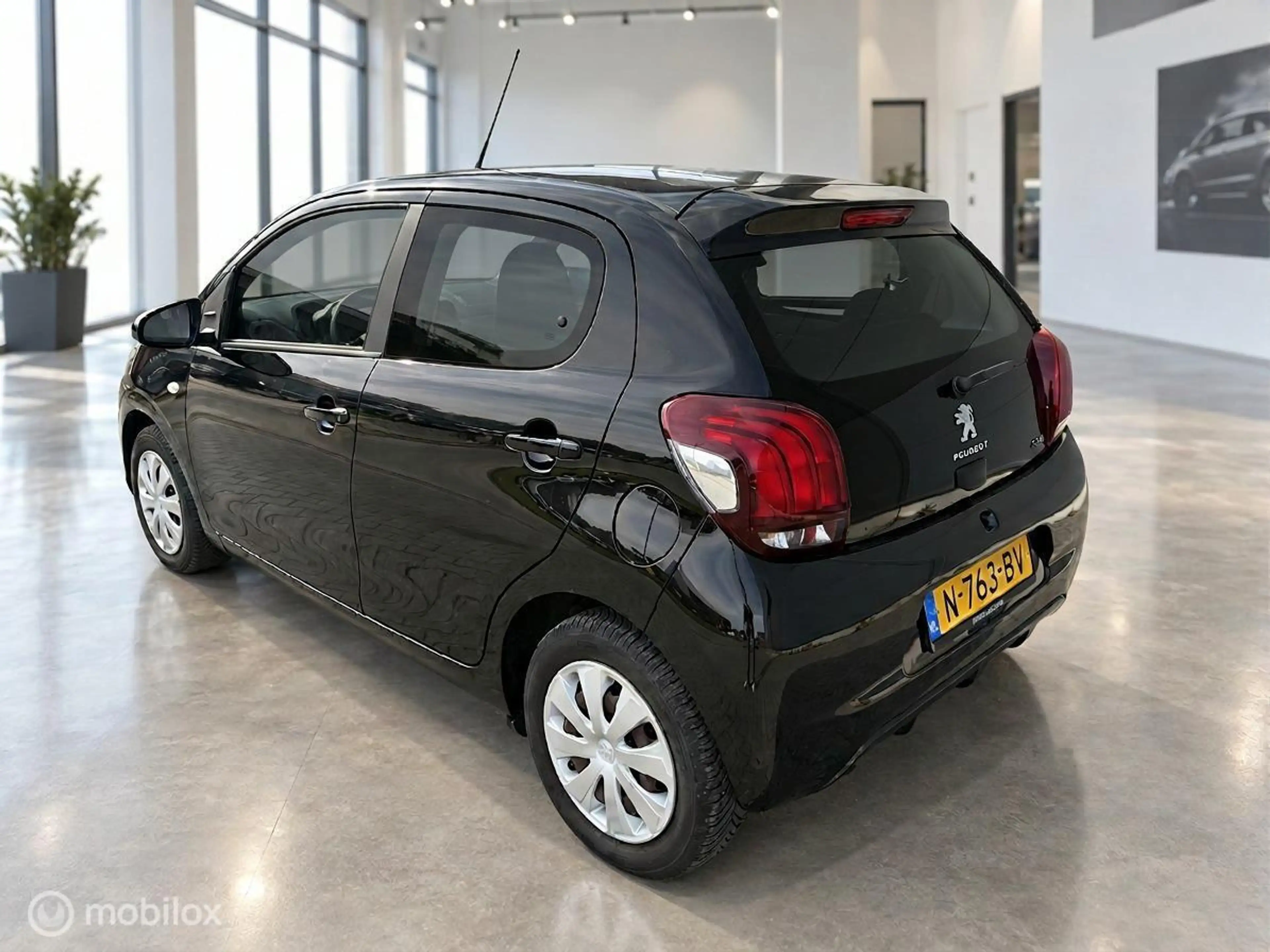 Peugeot 108 1.0 e-VTi Active | 5-deurs | 09/2021| Zwart | Airc — photo 5