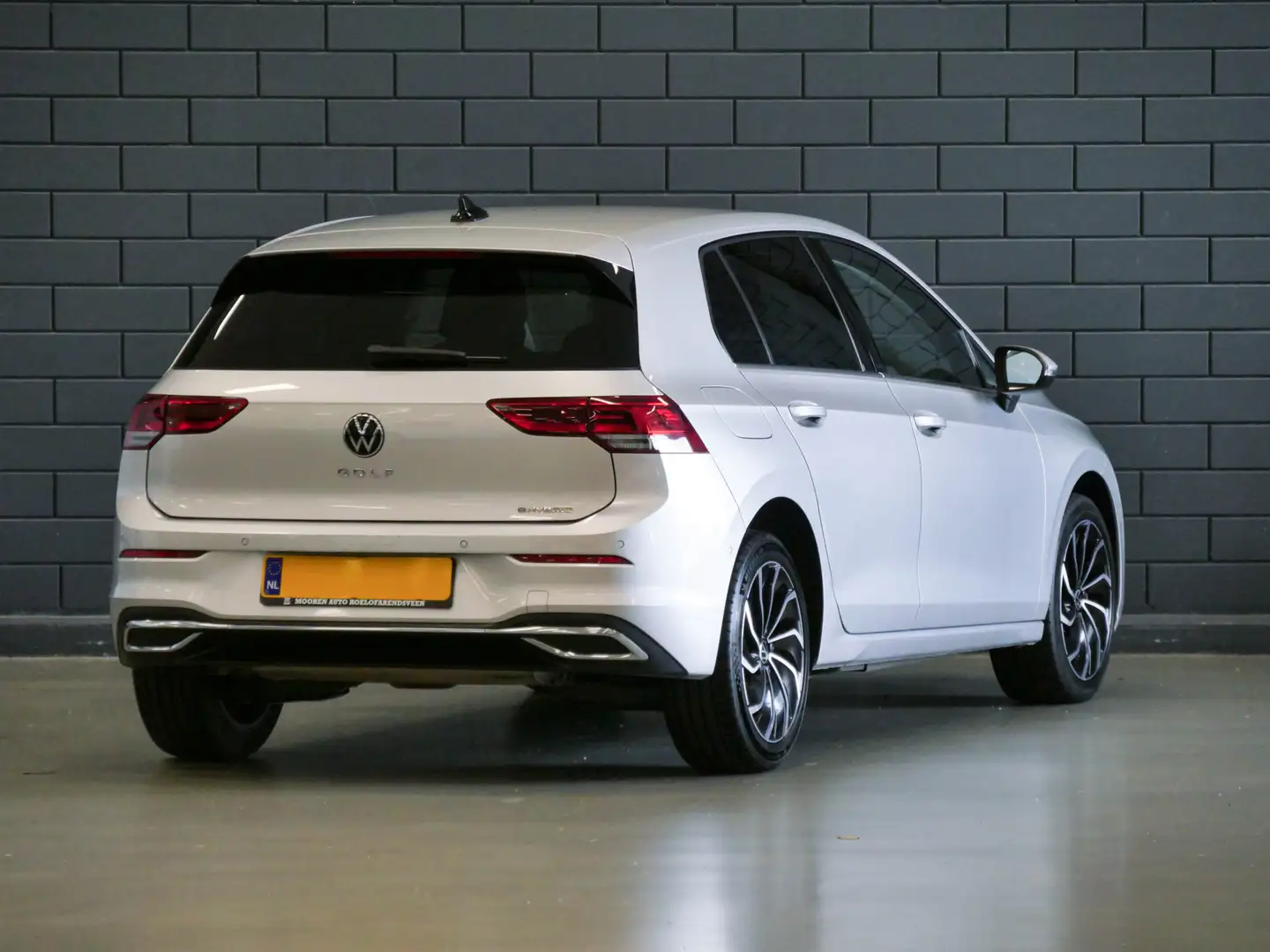 Volkswagen Golf 1.4 eHybrid Style | CAMERA | CARPLAY | CRUISE CONT Zilver - 2