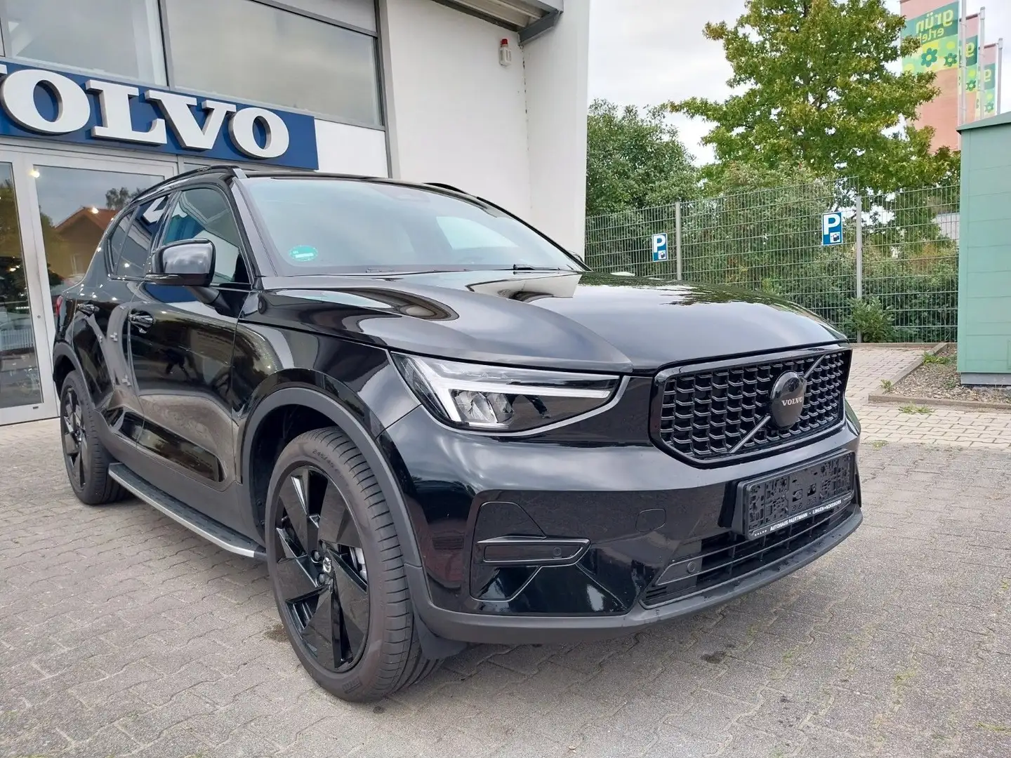 Volvo XC40 Plus Black Edition 2WD Schwarz - 1