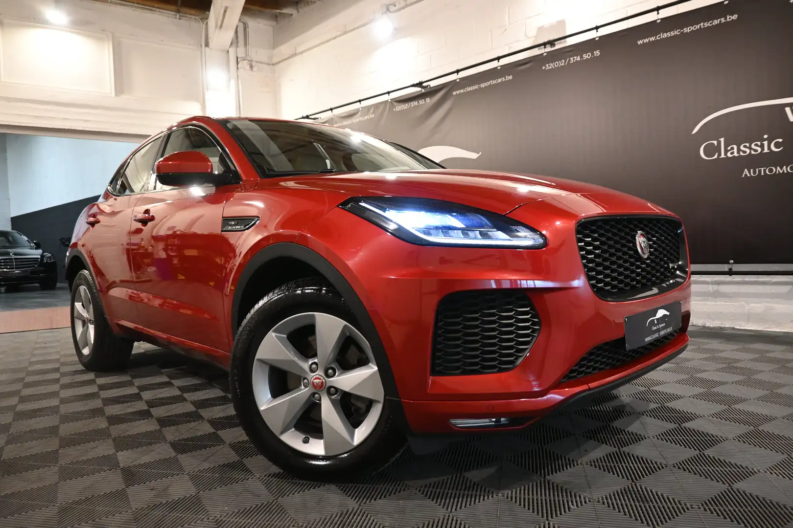 Jaguar E-Pace 2.0 D AWD R-DYNAMIC / PANO / CAMERA / PDC !! Rouge - 2