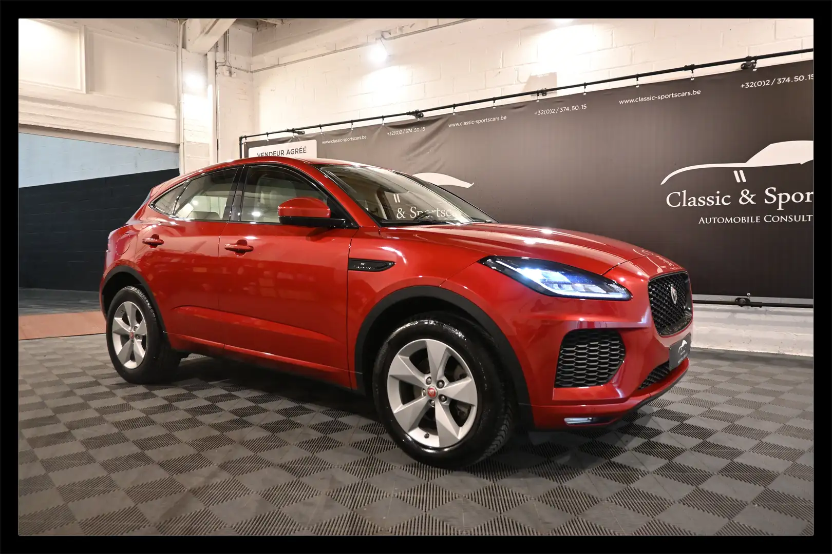 Jaguar E-Pace 2.0 D AWD R-DYNAMIC / PANO / CAMERA / PDC !! Rouge - 1