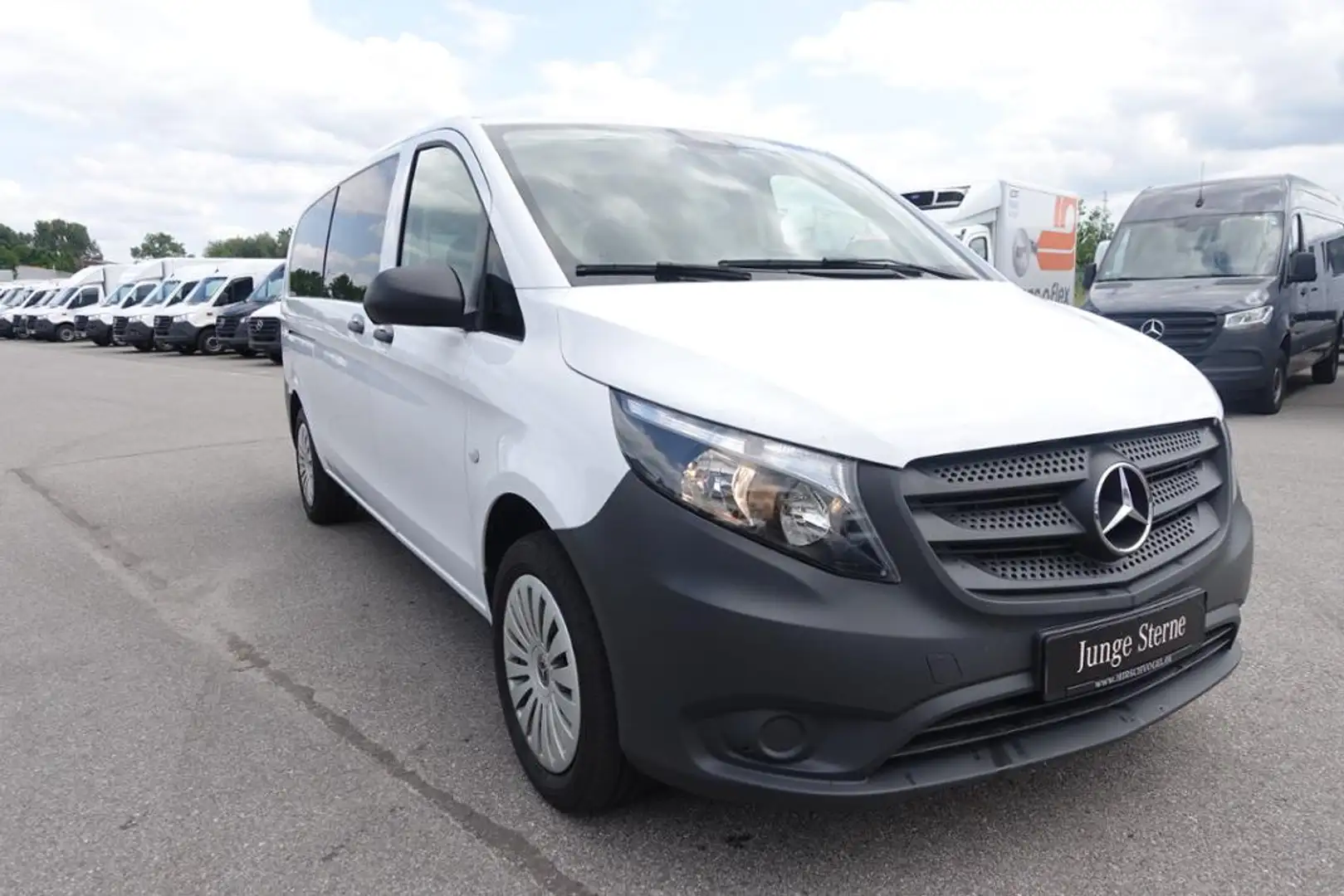 Mercedes-Benz Vito 116 CDI Tourer 4x4 extralang 2+2+2+3 Sitze Weiß - 2