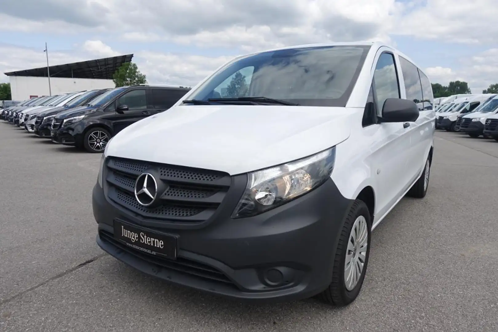 Mercedes-Benz Vito 116 CDI Tourer 4x4 extralang 2+2+2+3 Sitze Weiß - 1