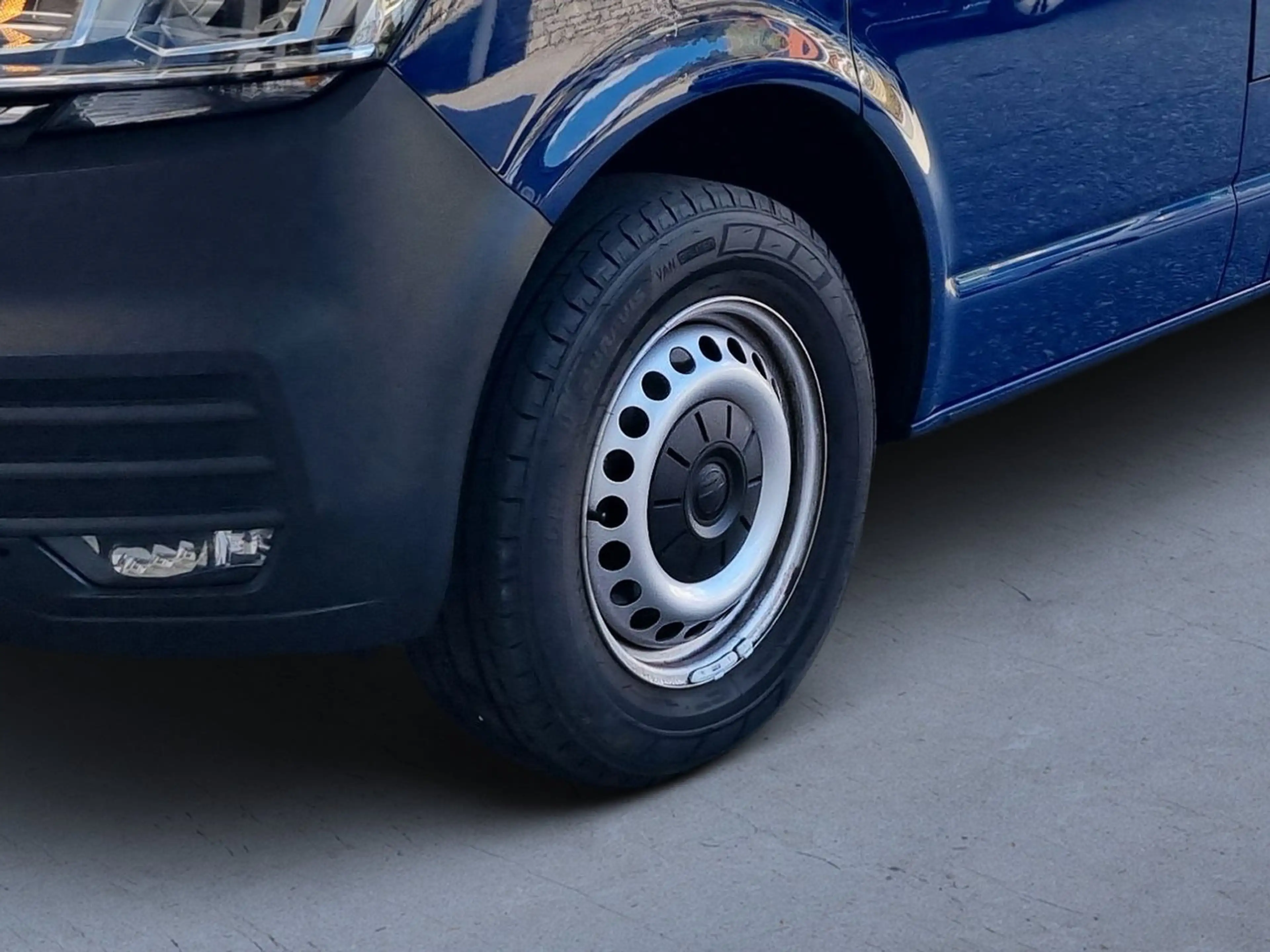 Volkswagen T6.1 Transporter Kombi LR TDI 4MOTION — photo 8