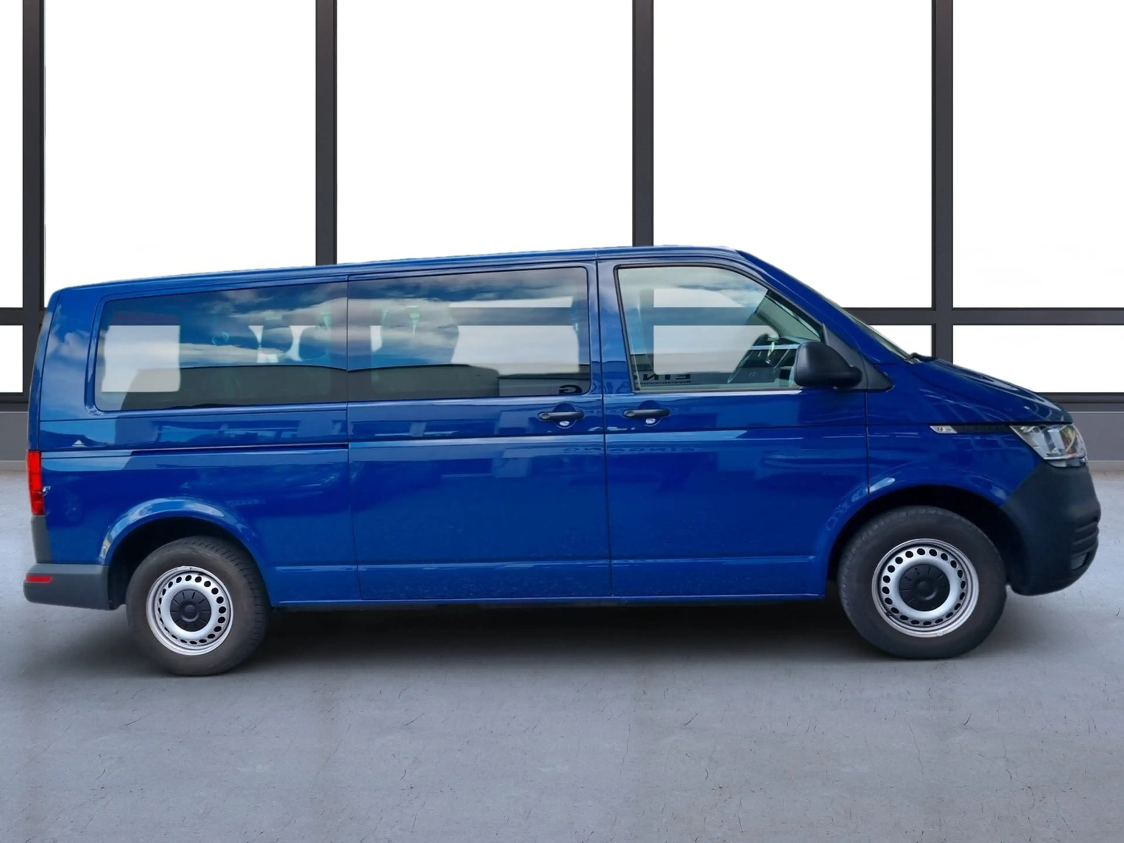Volkswagen T6.1 Transporter Kombi LR TDI 4MOTION — photo 3