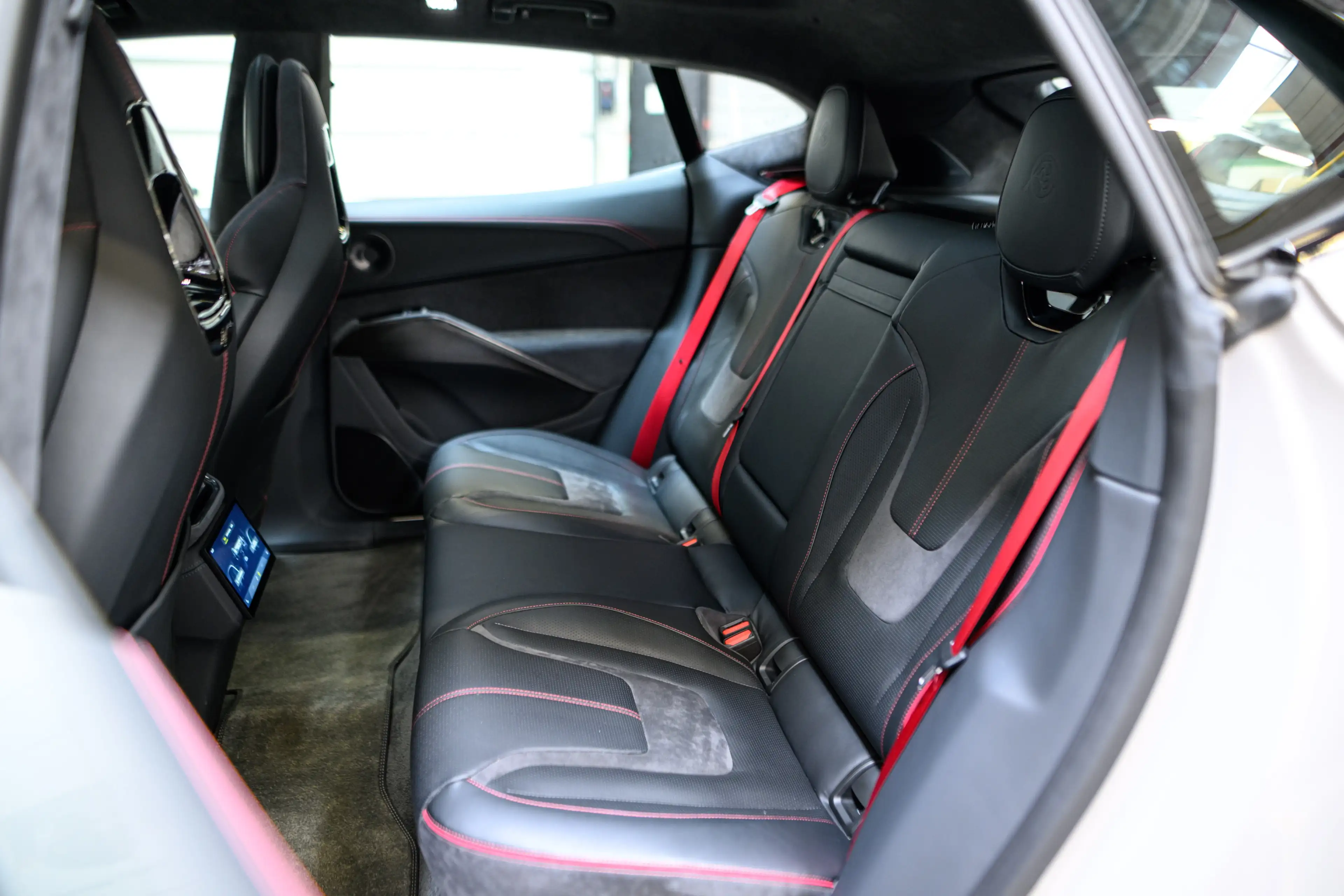 Lotus Eletre Eletre Base Nieuw uit stock 600 km WLTP — photo 11