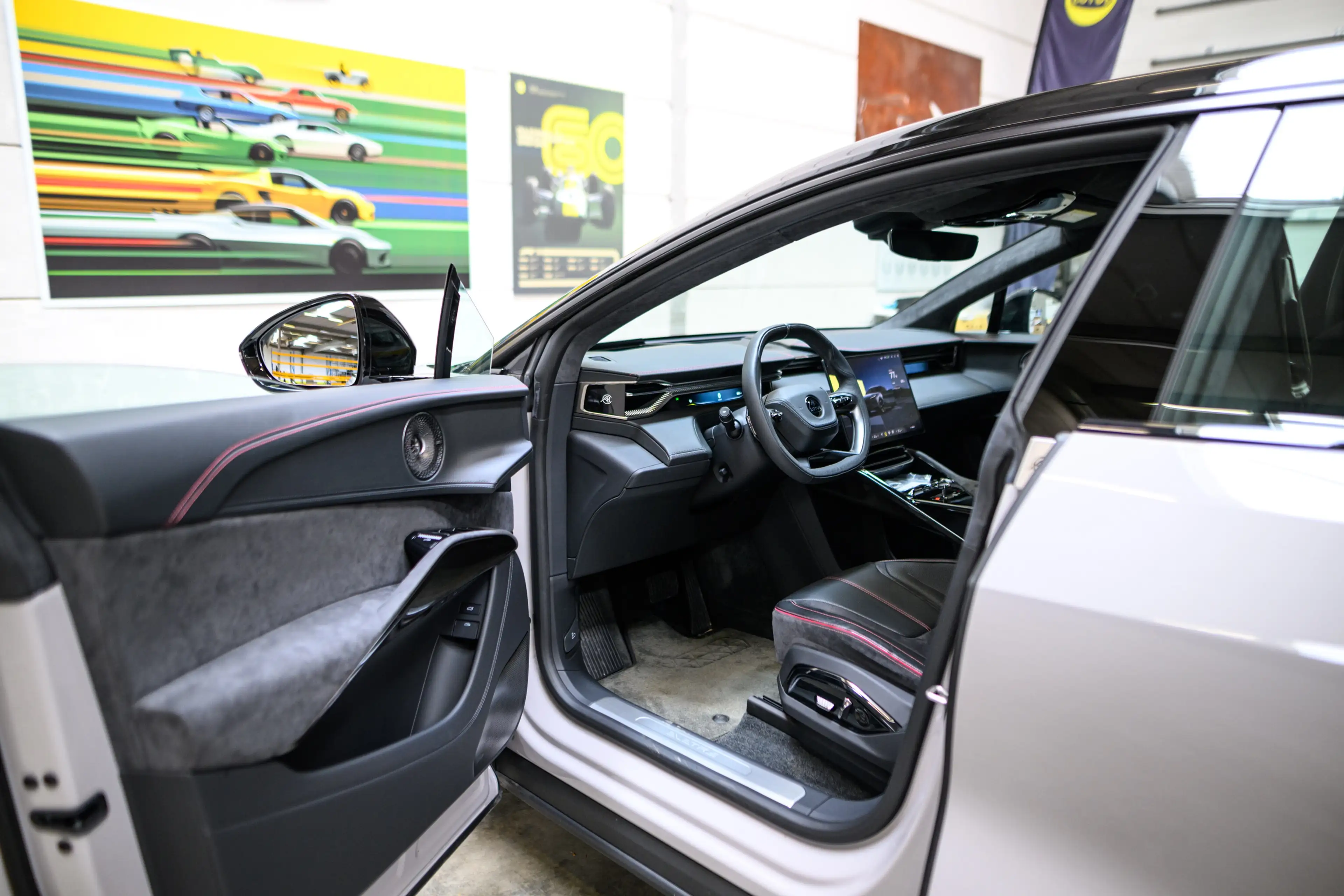 Lotus Eletre Eletre Base Nieuw uit stock 600 km WLTP — photo 15