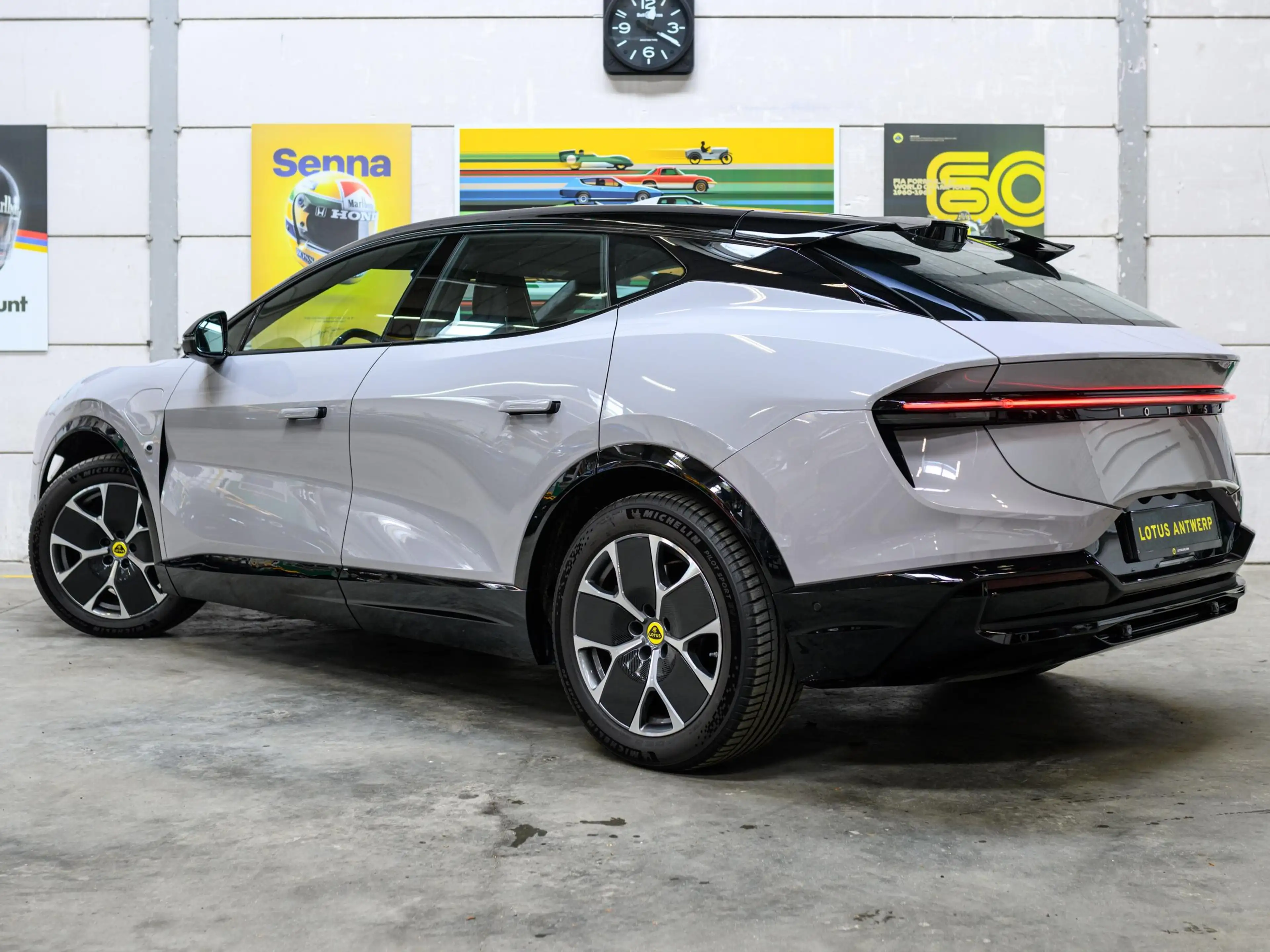 Lotus Eletre Eletre Base Nieuw uit stock 600 km WLTP — photo 7