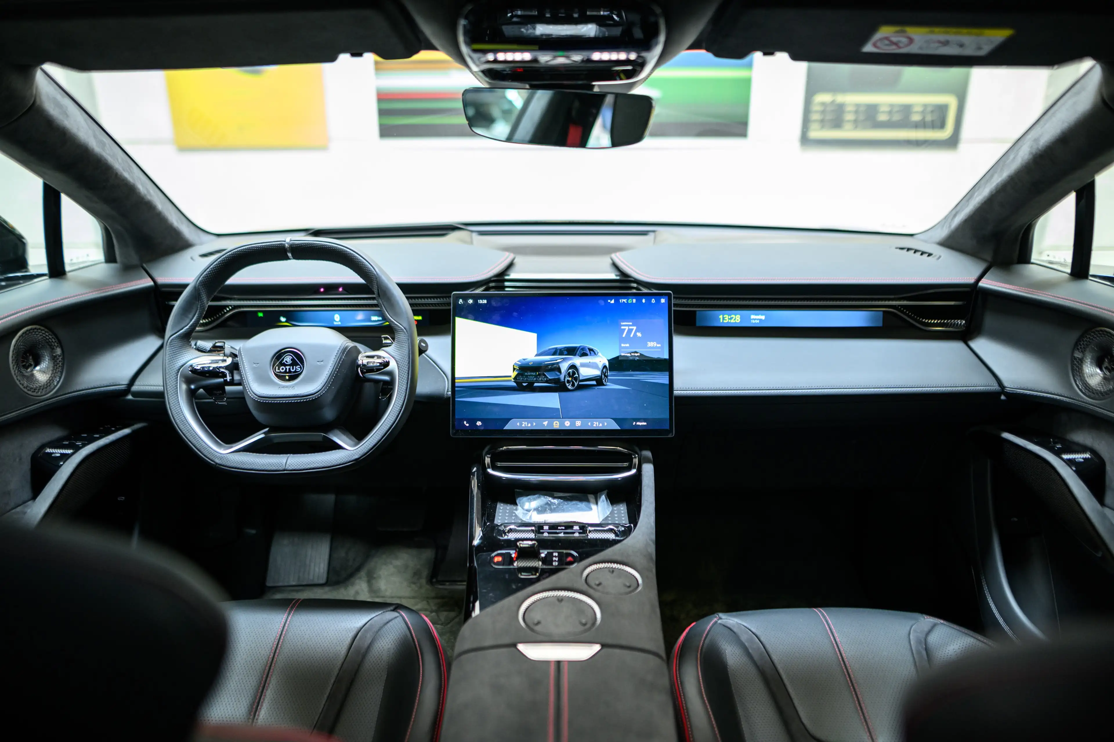 Lotus Eletre Eletre Base Nieuw uit stock 600 km WLTP — photo 12