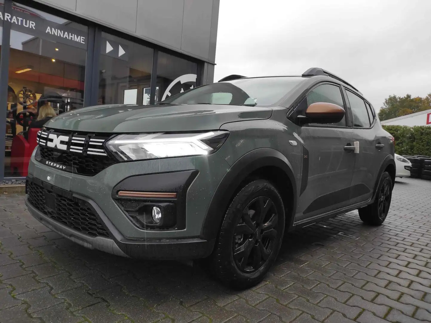 Dacia Sandero Stepway Extreme TCe110-Extreme-App-CAM-PDC-SHZ ... Grün - 1
