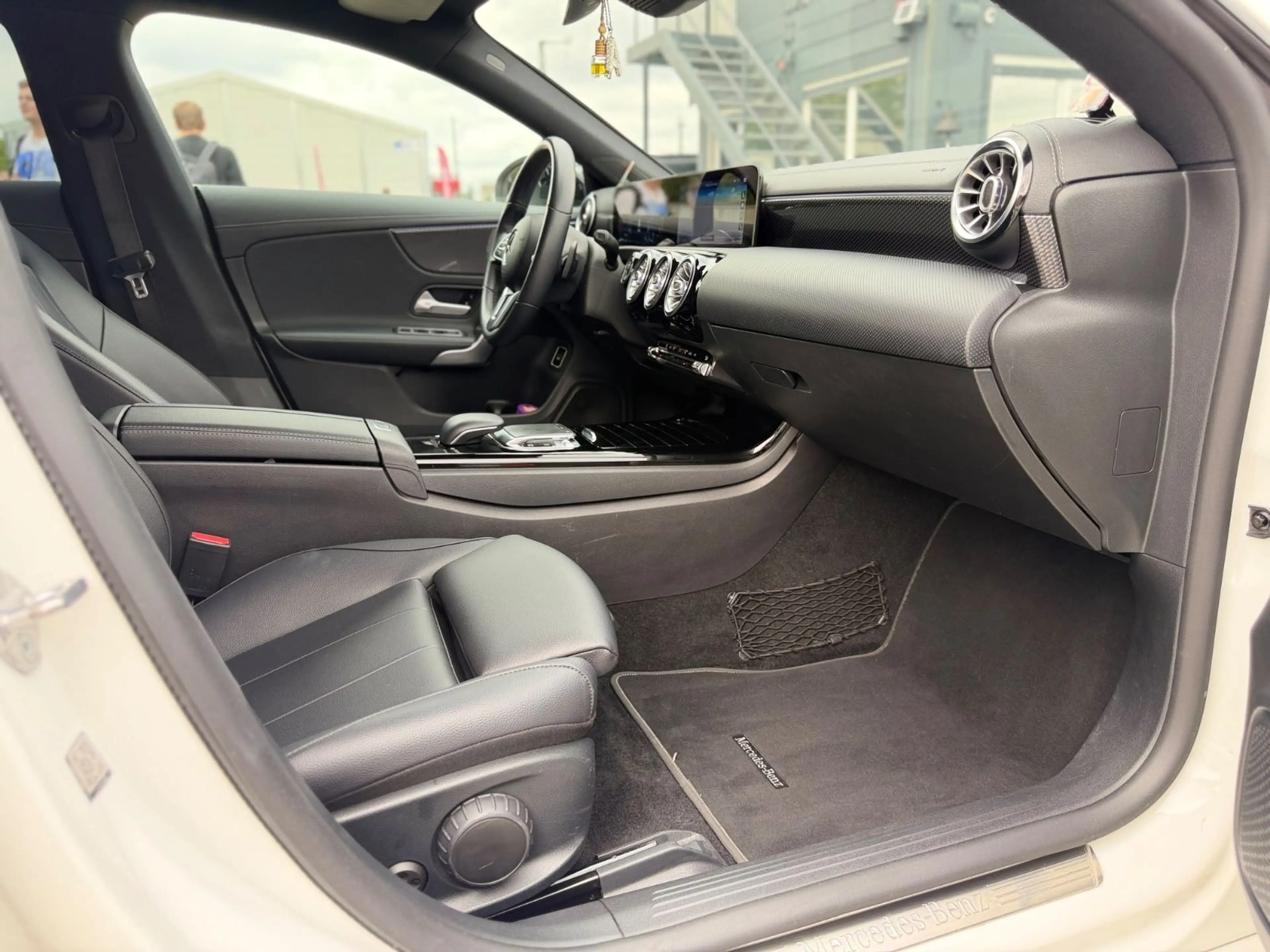 Mercedes-Benz CLA 200 Progressive*LED*ACC*LEDER*KAMERA*CARBON — photo 15
