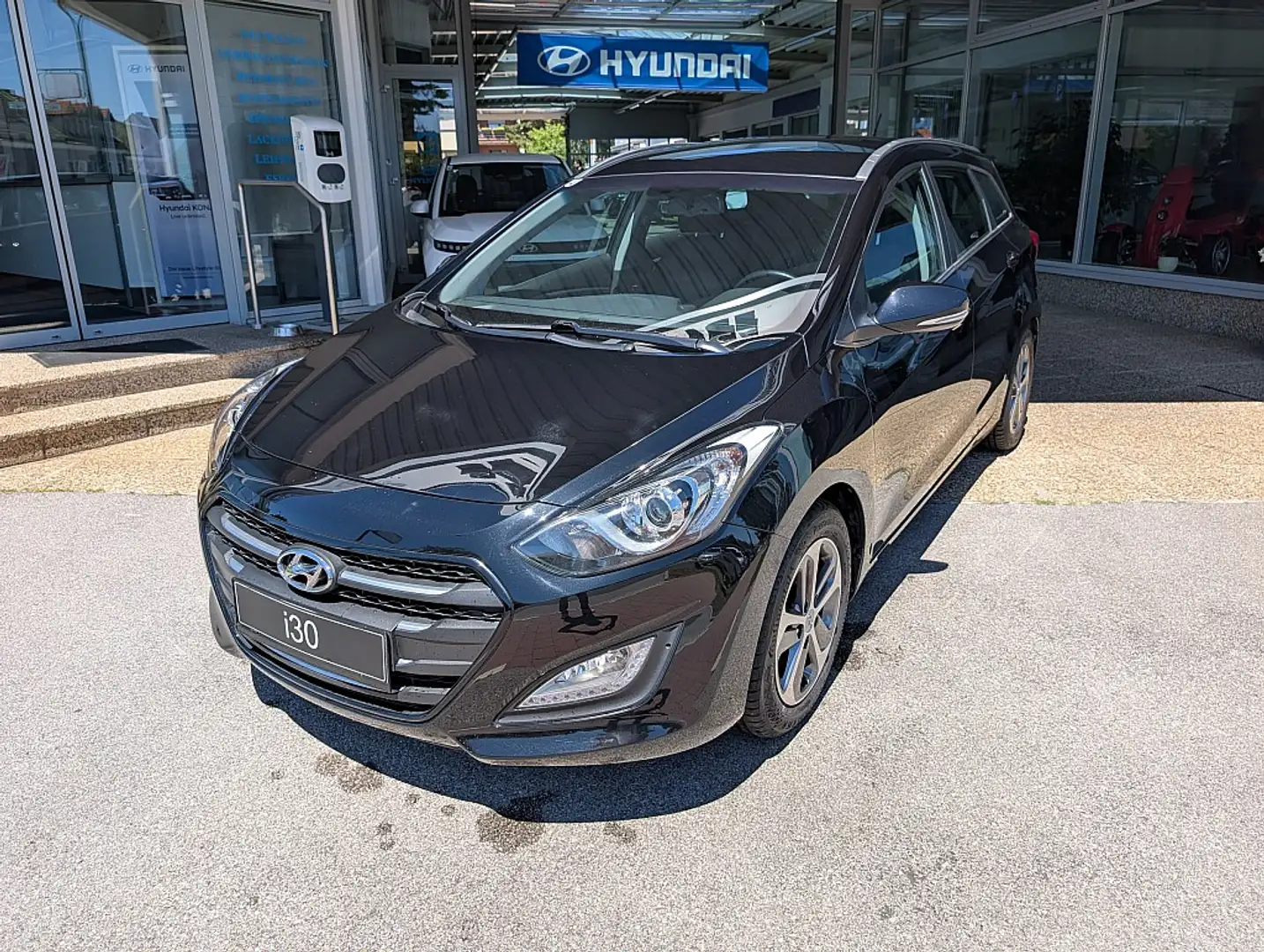 Hyundai i30 CW 1,6 CRDi Comfort Zwart - 1