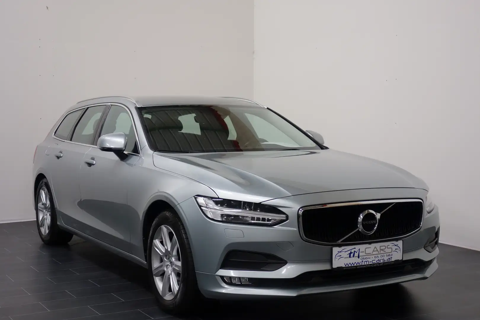 Volvo V90 D3 Momentum Geartronic *Leder*Navi*Kamera*LED*AHV* Grau - 1