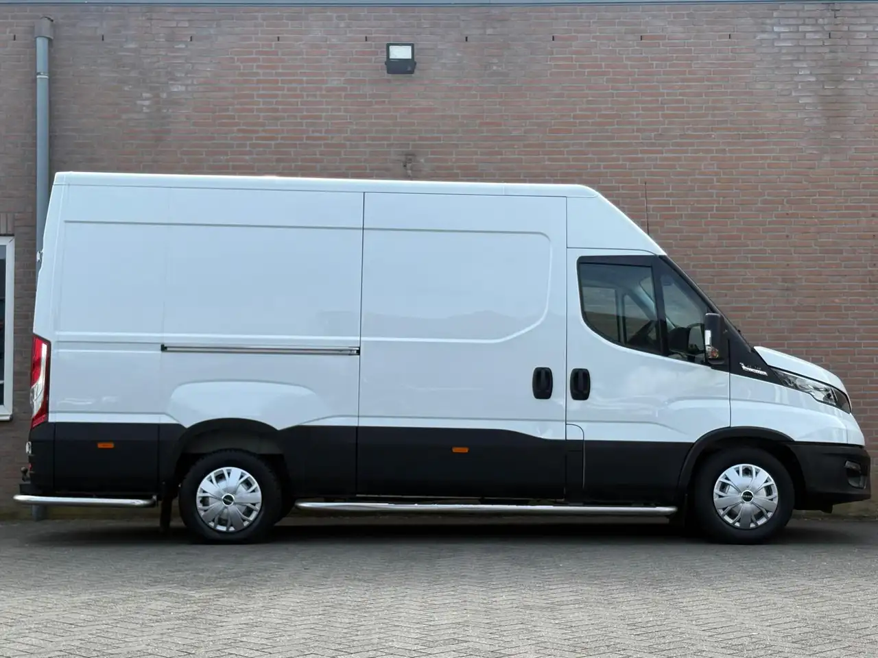 Iveco Daily 2022 — фото 13