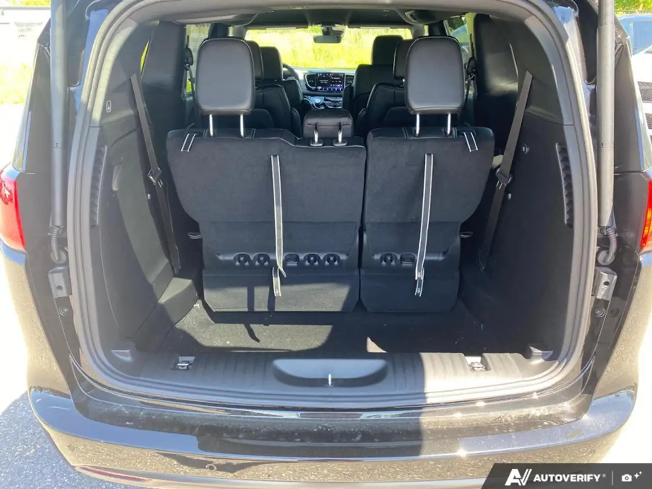 Chrysler Grand Caravan photo Chrysler Grand Caravan